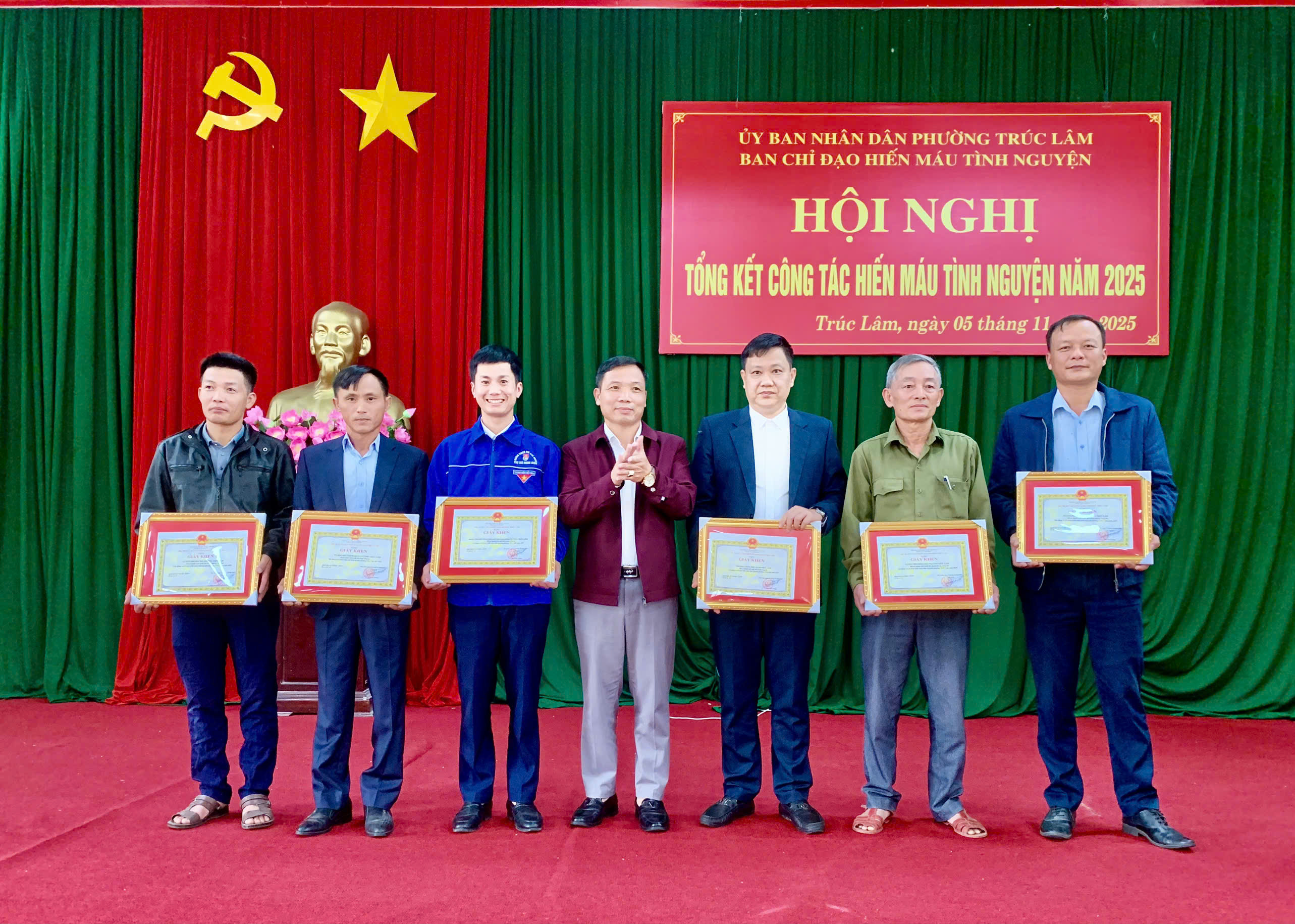 Anh-tin-bai