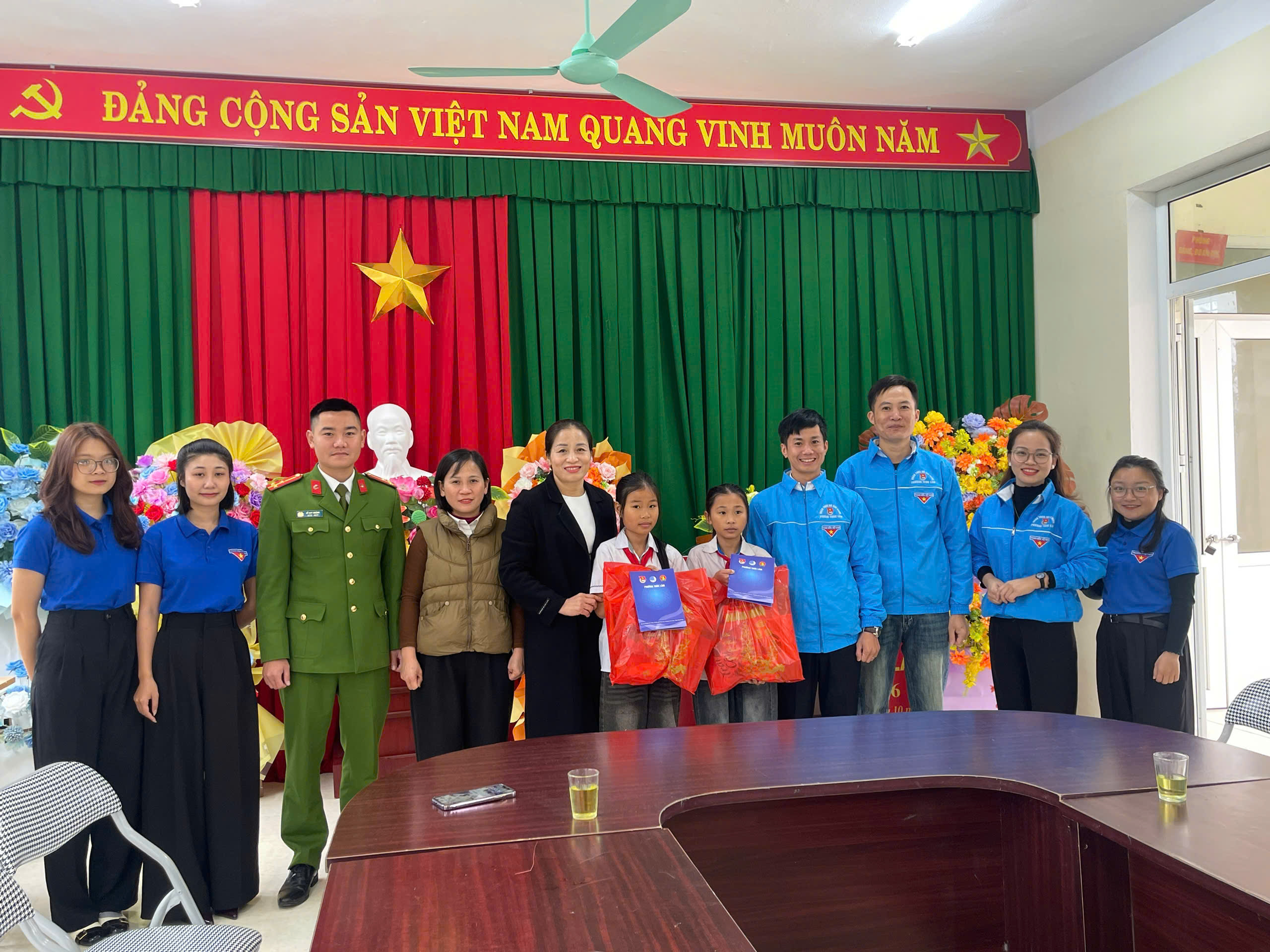 Anh-tin-bai