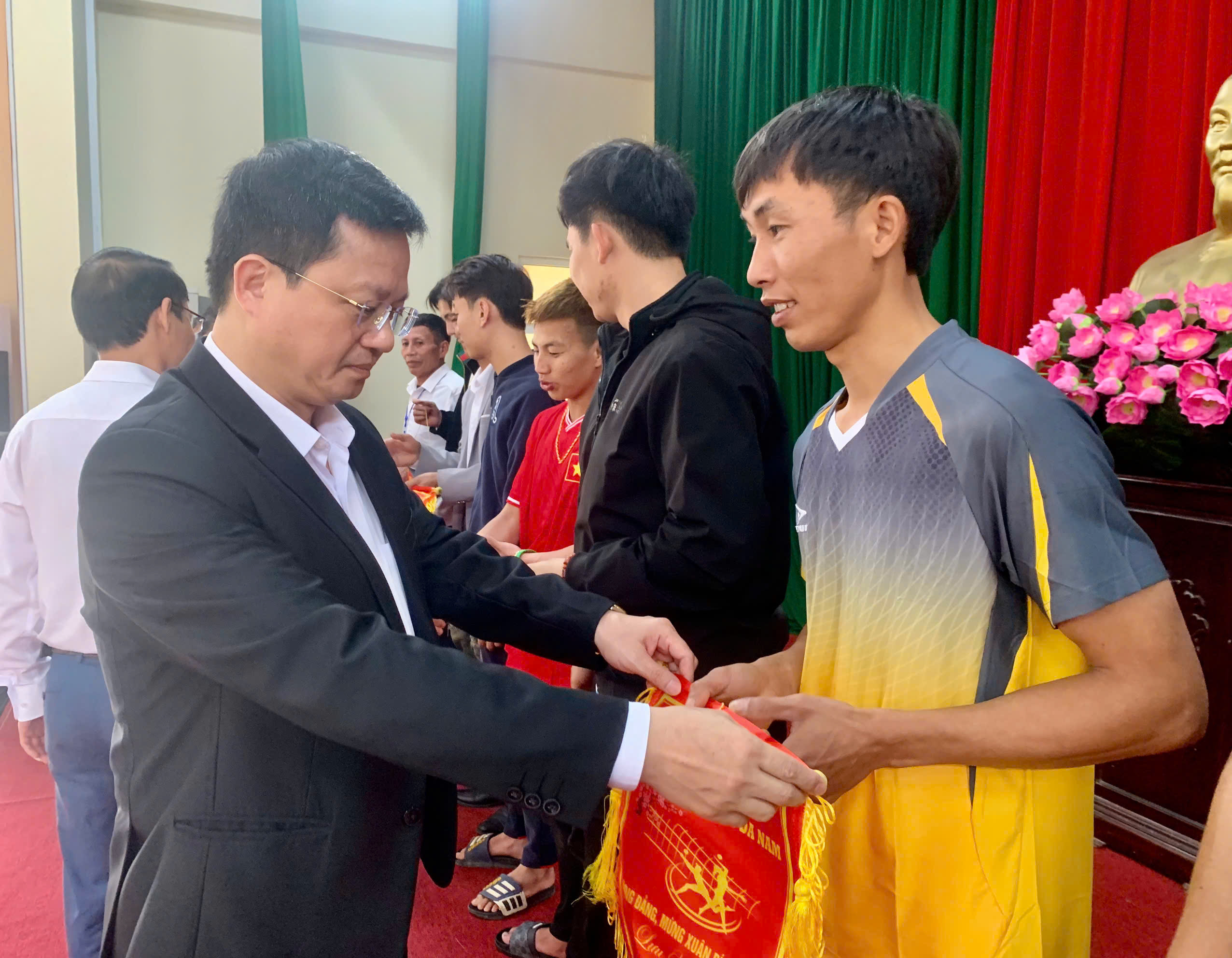 Anh-tin-bai