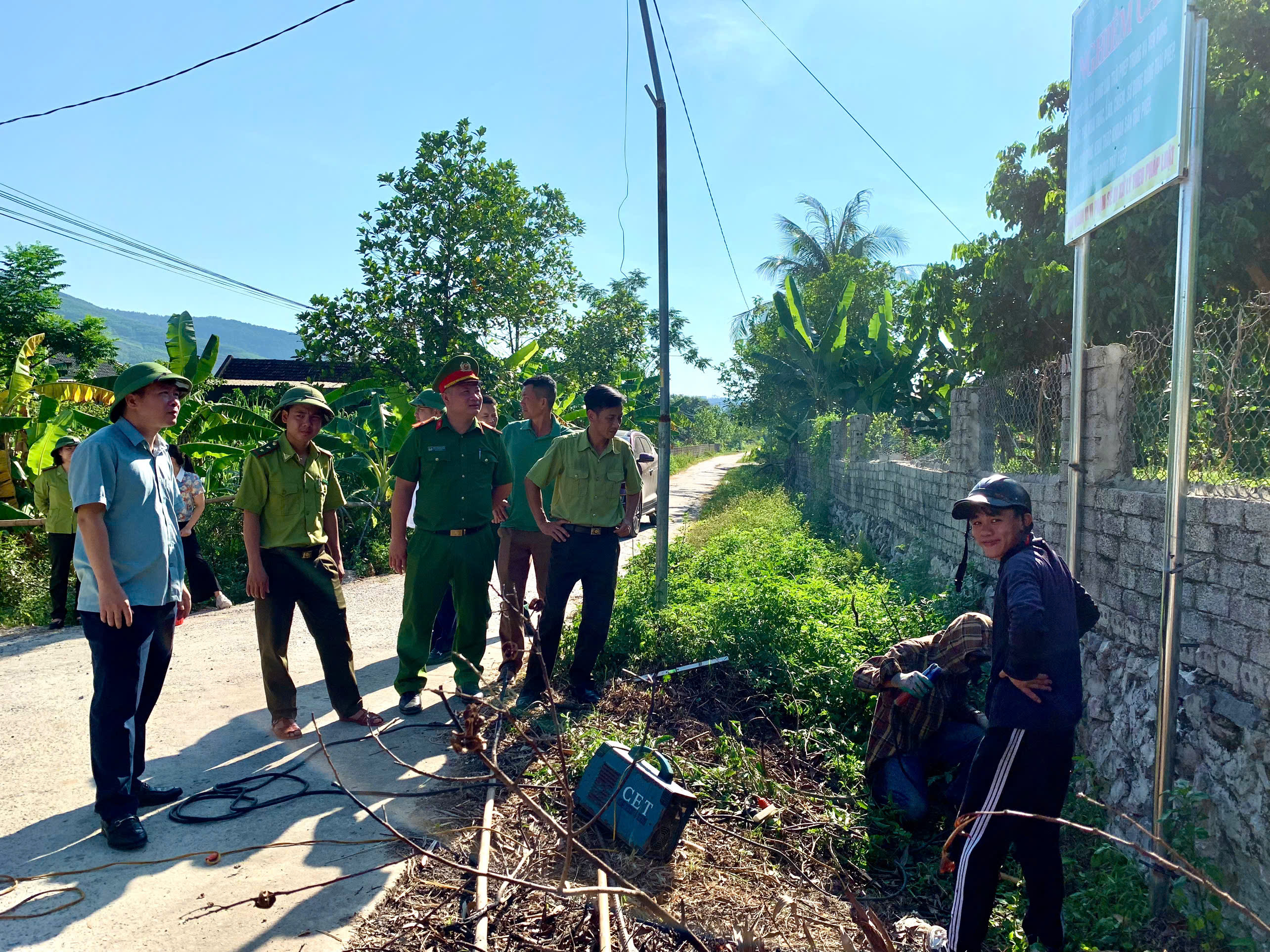 Anh-tin-bai