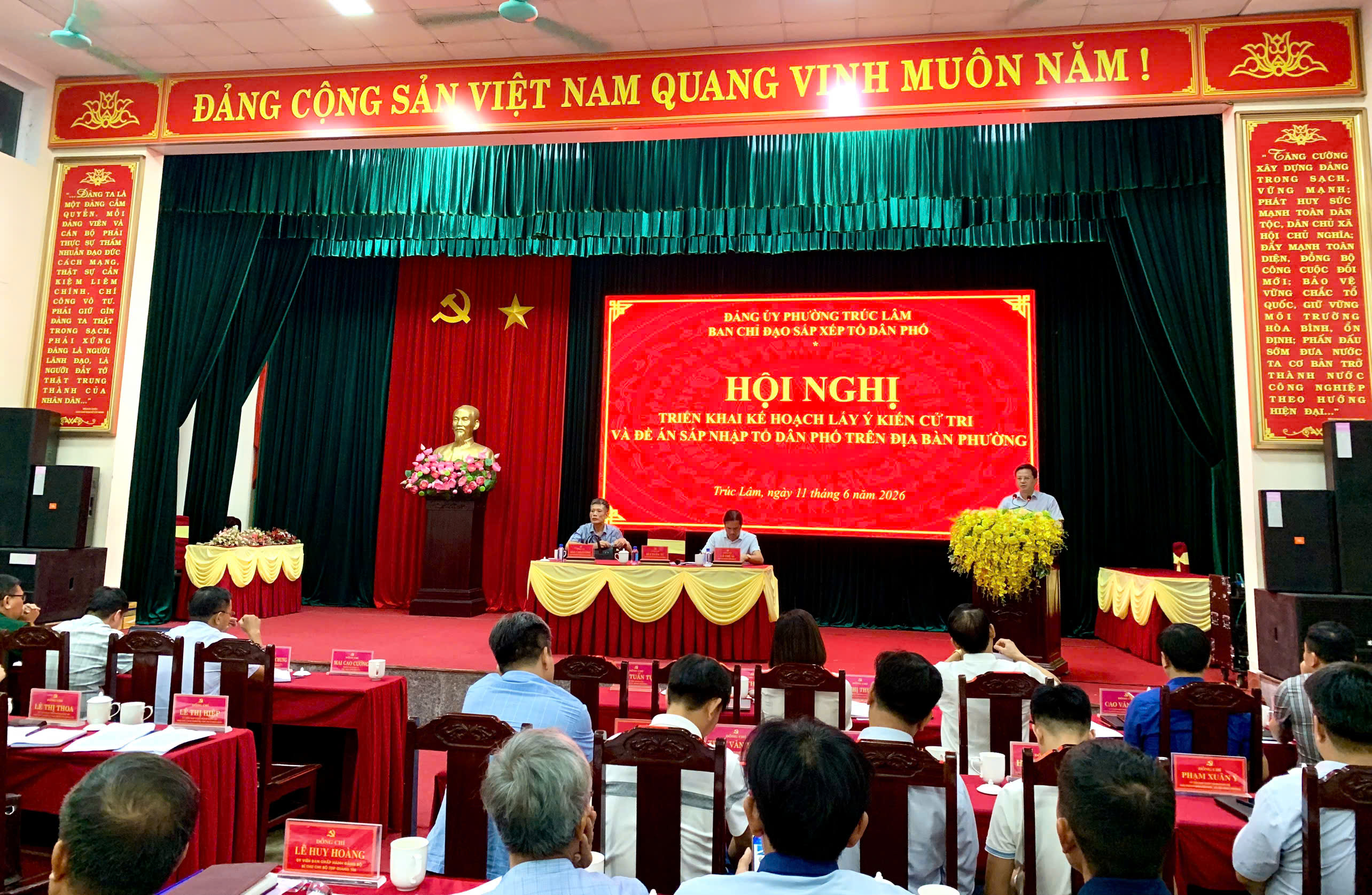 TRIỂN KHAI KẾ HOẠCH LẤY Ý KIẾN CỬ TRI VỀ SẮP XẾP TỔ DÂN PHỐ