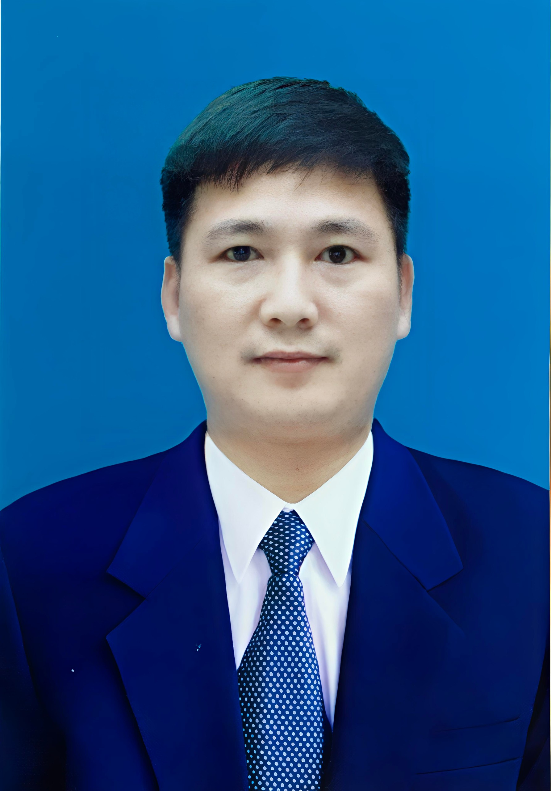 TRẦN VĂN LUẬN