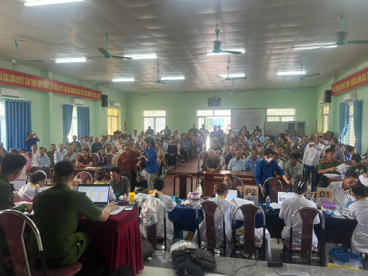 Sáng ngày 14/7/2025. UBND xã Các Sơn đã phối hợp với phòng quản lý HC trật tự xã hội Công an tỉnh Thanh Hóa hỗ trợ lấy mẫu ADN cho thân nhân những liệt sỹ chưa xác định được thông tin.