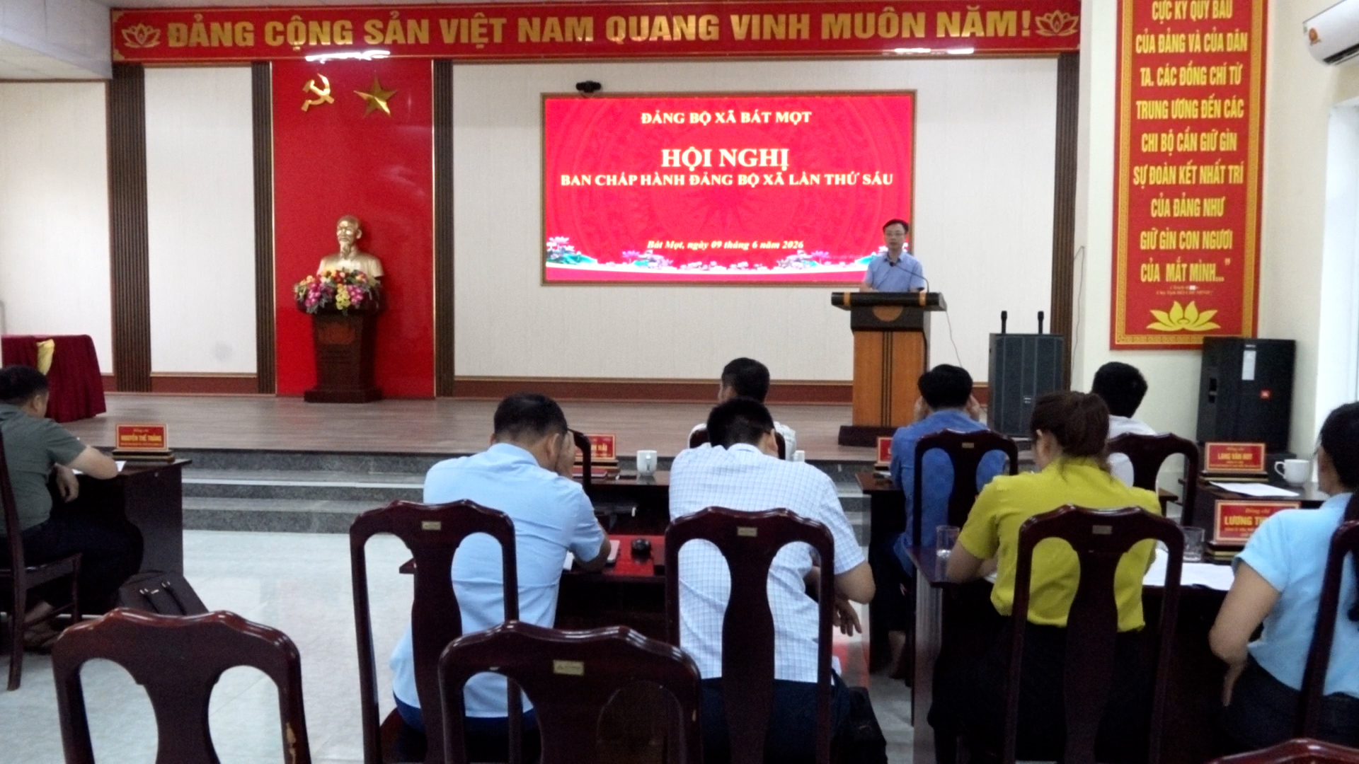 Đảng ủy xã Bát Mọt tham dự Hội nghị lần thứ 7 Ban Chấp hành Đảng bộ tỉnh Thanh Hóa khóa XX và tổ chức Hội nghị Ban Chấp hành Đảng bộ xã thông qua phương án sắp xếp thôn.