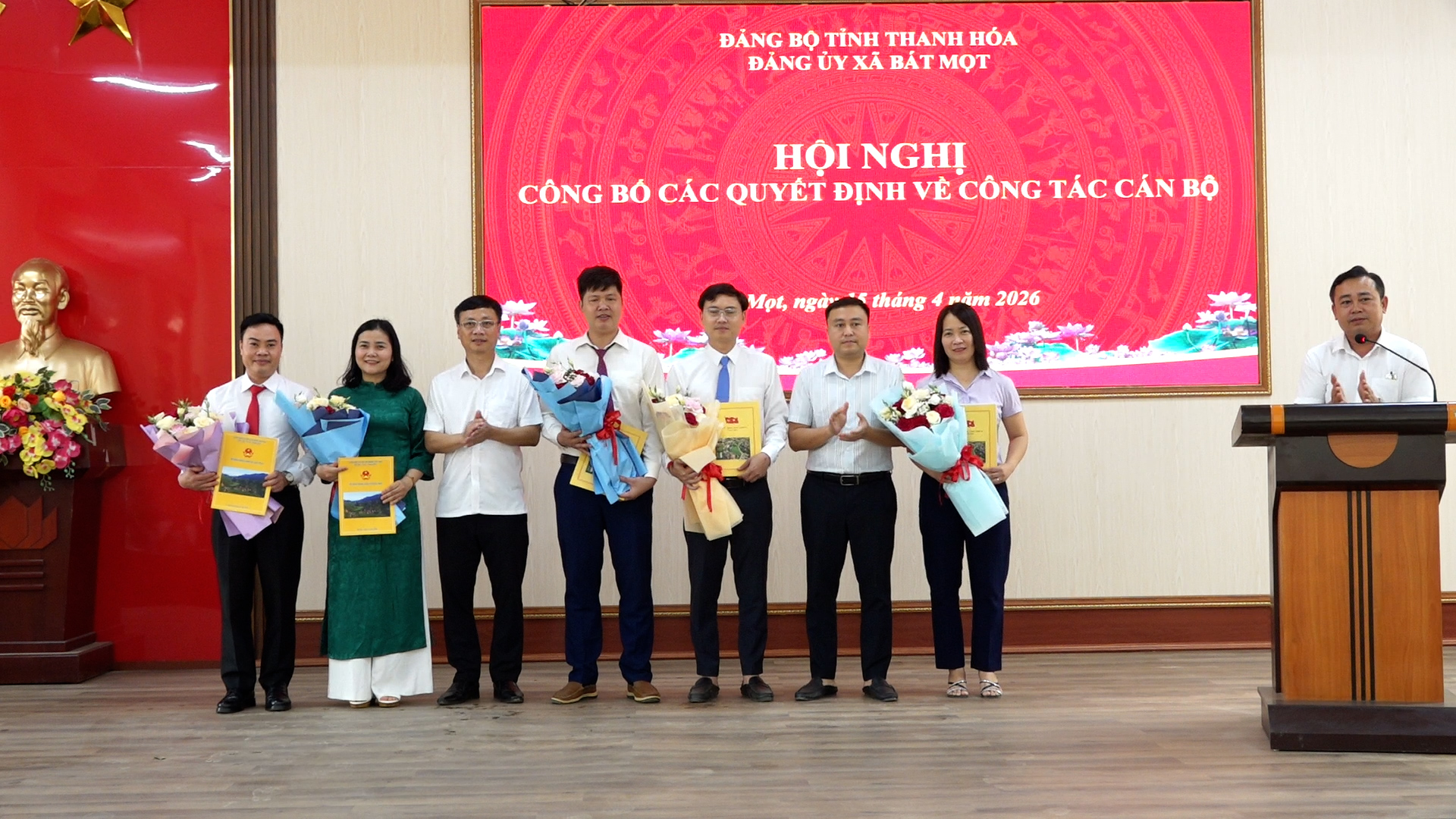 ĐẢNG ỦY XÃ BÁT MỌT TỔ CHỨC HỘI NGHỊ CÔNG BỐ QUYẾT ĐỊNH QUY HOẠCH CÔNG TÁC CÁN BỘ VÀ CÁC QUYẾT ĐỊNH VỀ CÔNG TÁC CÁN BỘ