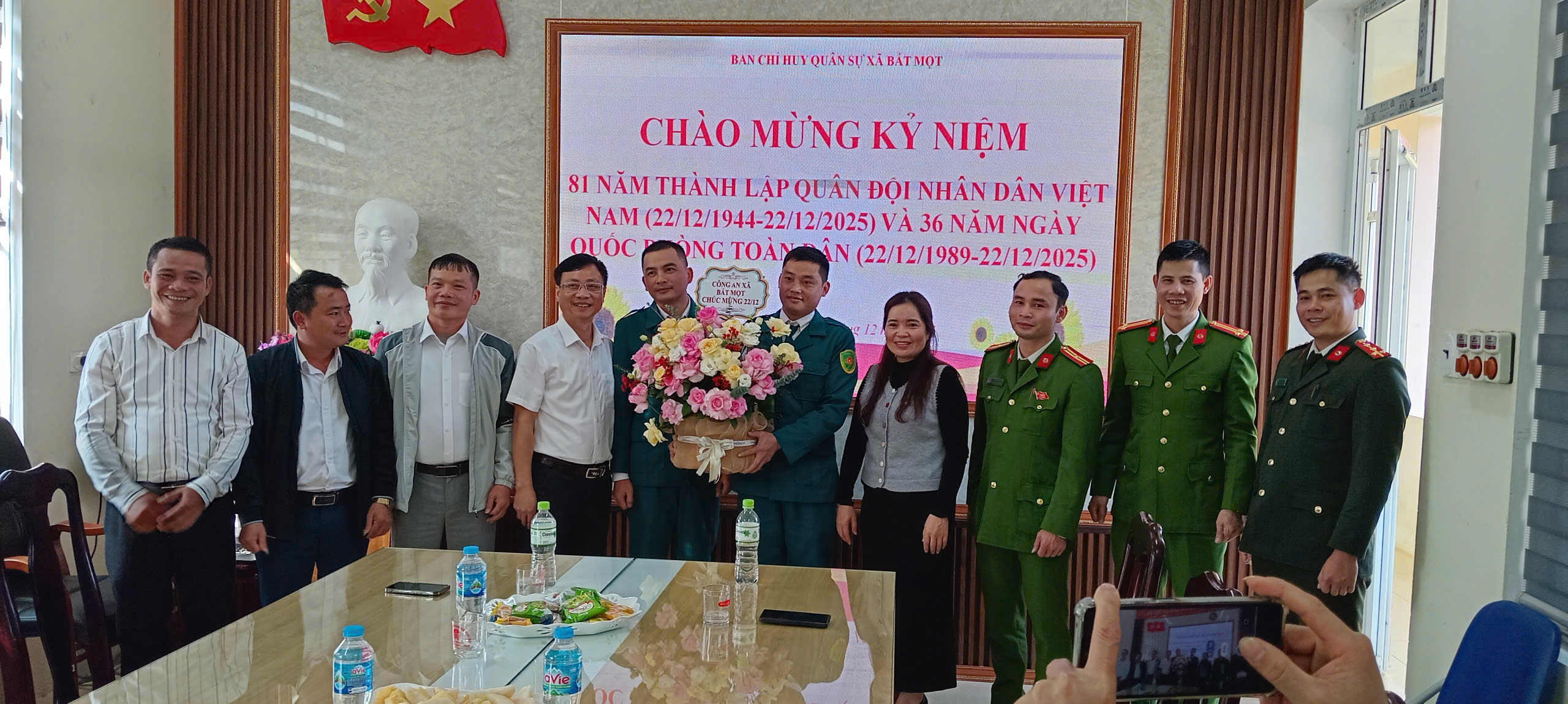 Ban chỉ huy quân sự xã Bát Mọt tổ chức tọa đàm Kỷ niệm 81 năm Ngày thành lập Quân đội Nhân dân Việt Nam (22/12/1944 – 22/12/2025)