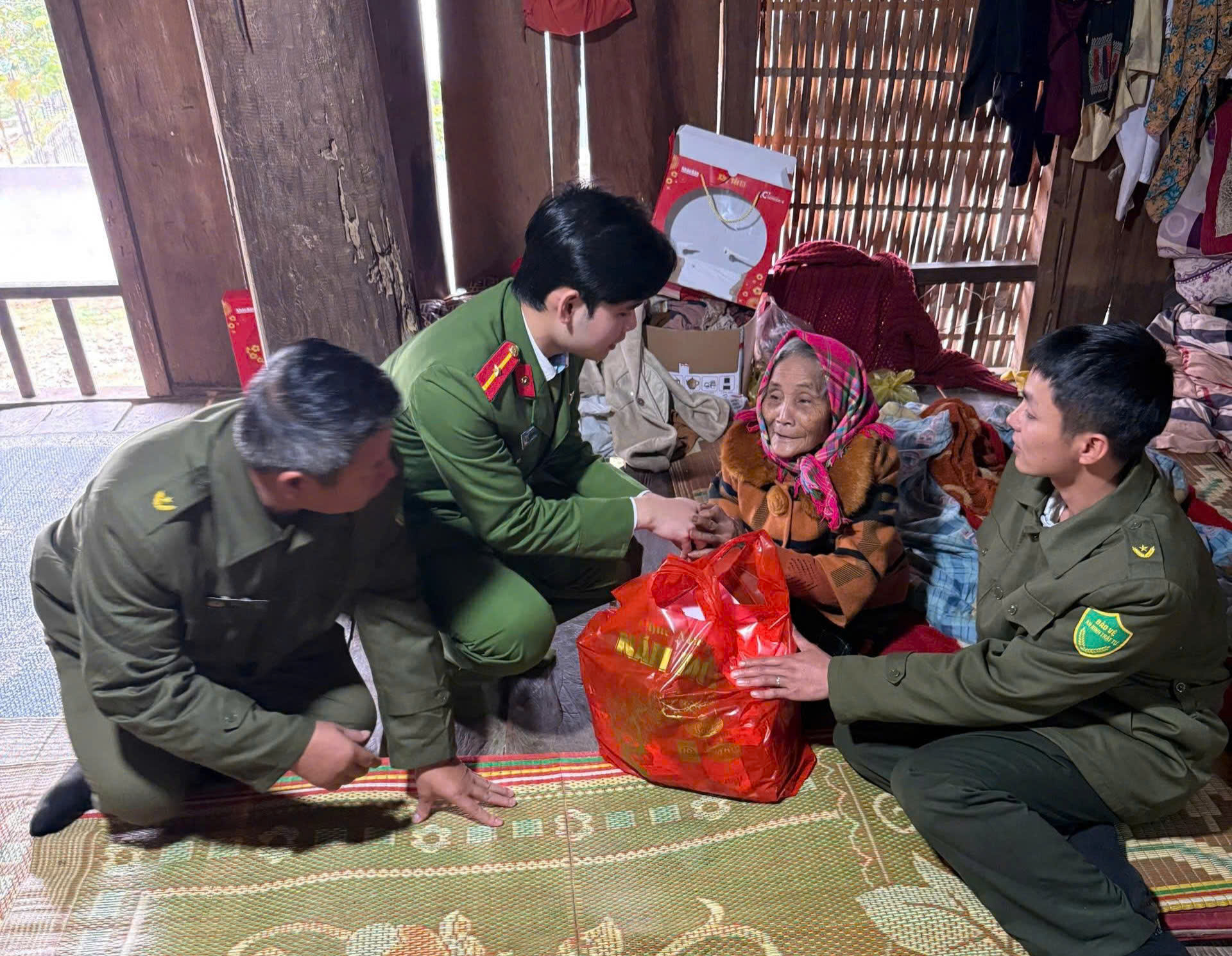 Anh-tin-bai