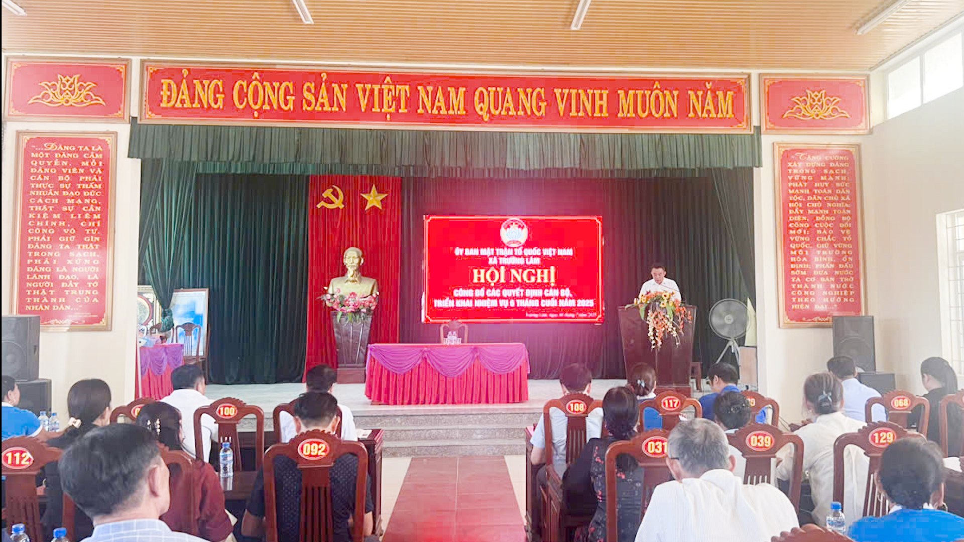 UBMTTQ VIỆT NAM XÃ TRƯỜNG LÂM TỔ CHỨ HỘI NGHỊ CÔNG BỐ CÁC QUYẾT ĐỊNH CÁN BỘ, TRIỂN KHAI NHIỆM VỤ 6 THÁNG CUỐI NĂN 2025