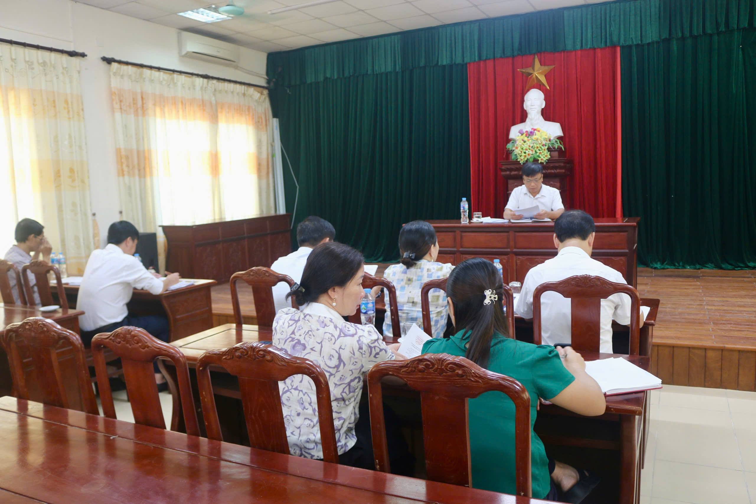 HĐND XÃ HOẰNG HÓA LÀM VIỆC VỚI UBND XÃ VỀ CÔNG TÁC CHỈNH TRANG CẢNH QUAN, BẢO ĐẢM VỆ SINH MÔI TRƯỜNG
