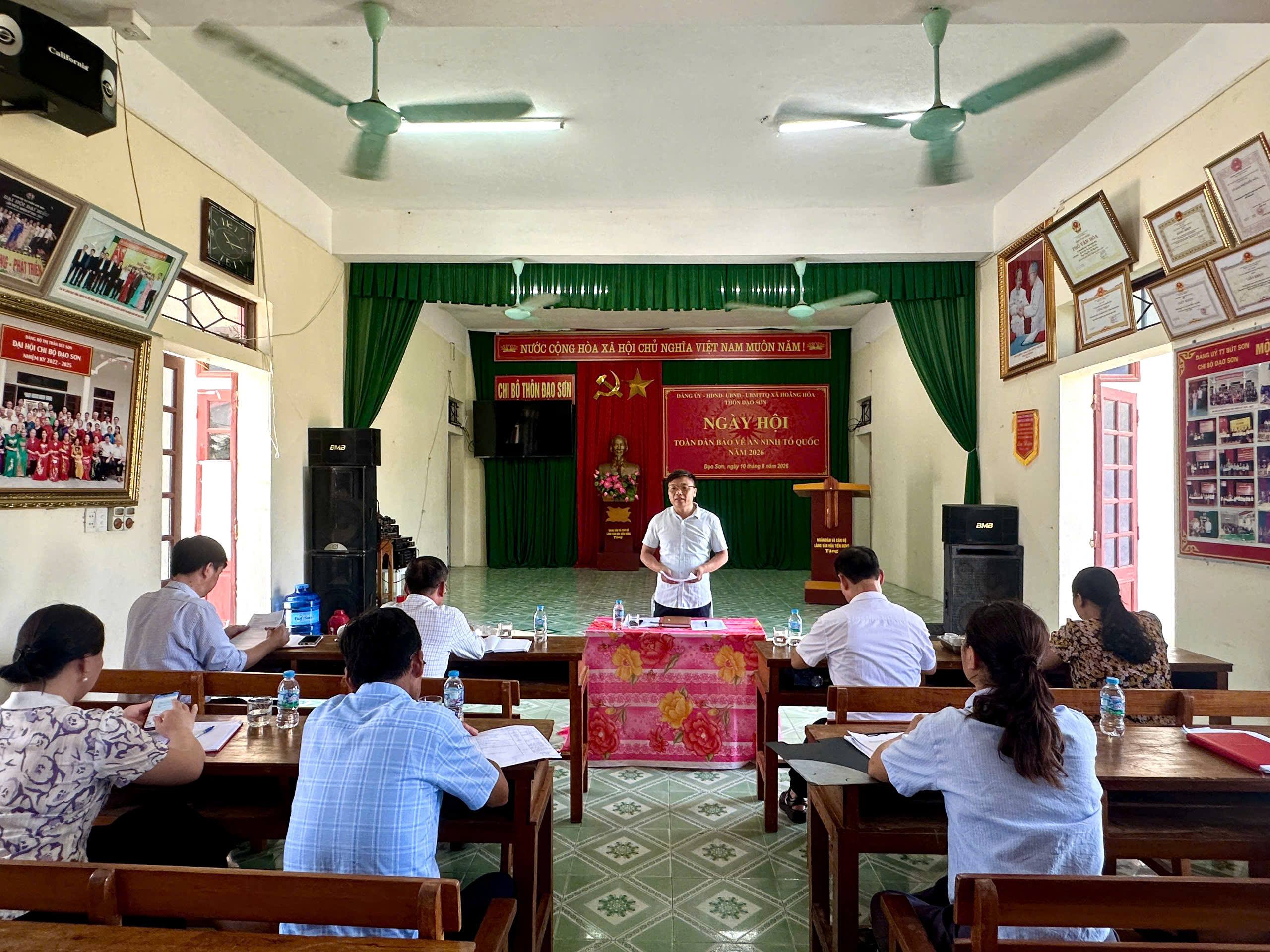 ĐOÀN KHẢO SÁT CỦA HĐND XÃ HOẰNG HÓA KIỂM TRA CÔNG TÁC CHỈNH TRANG CẢNH QUAN, BẢO ĐẢM VỆ SINH MÔI TRƯỜNG TẠI CÁC THÔN VÀ TRƯỜNG HỌC