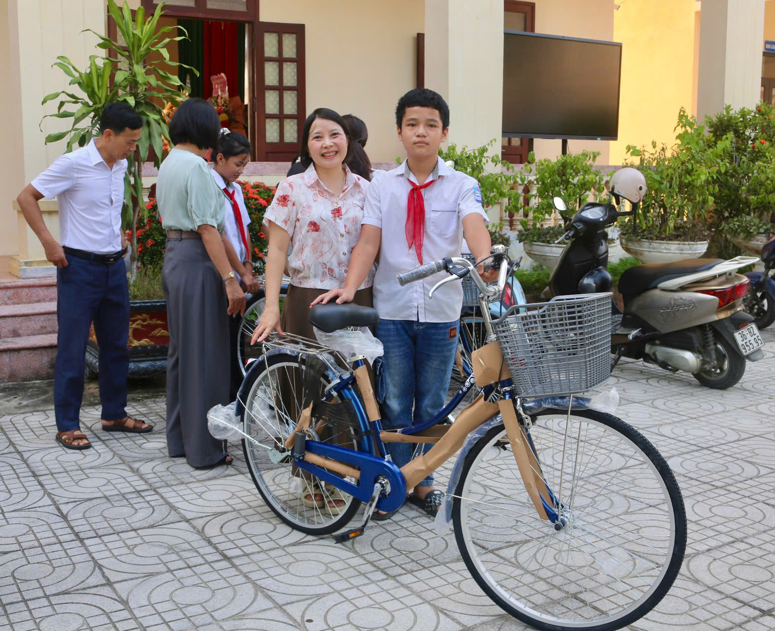 Anh-tin-bai