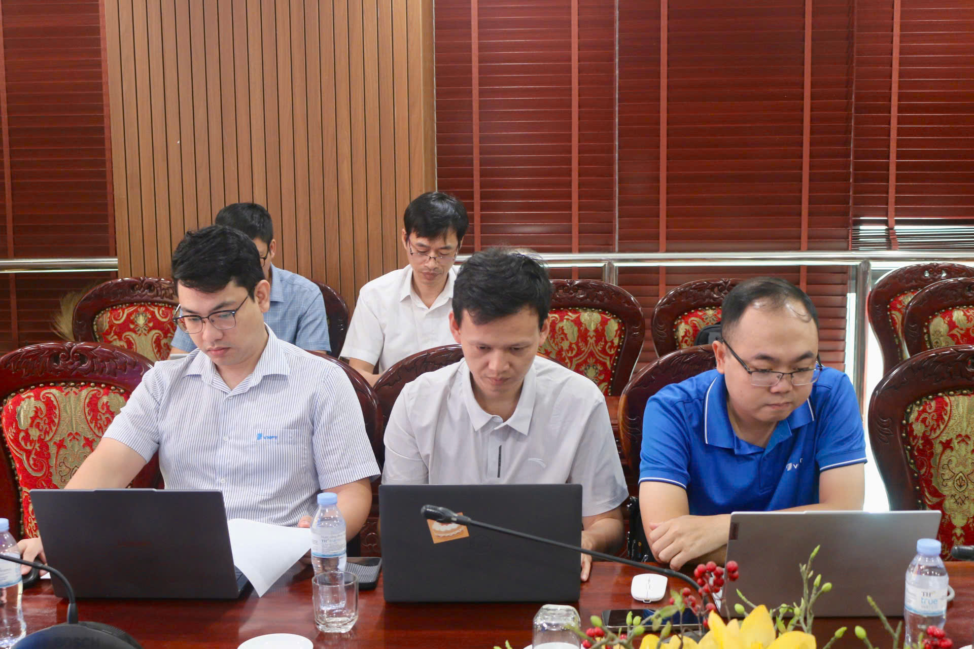 Anh-tin-bai