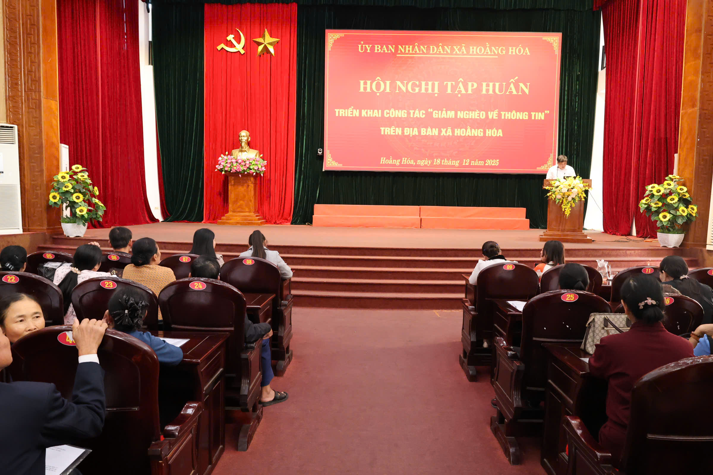 XÃ HOẰNG HÓA TỔ CHỨC TẬP HUẤN GIẢM NGHÈO VỀ THÔNG TIN NĂM 2025