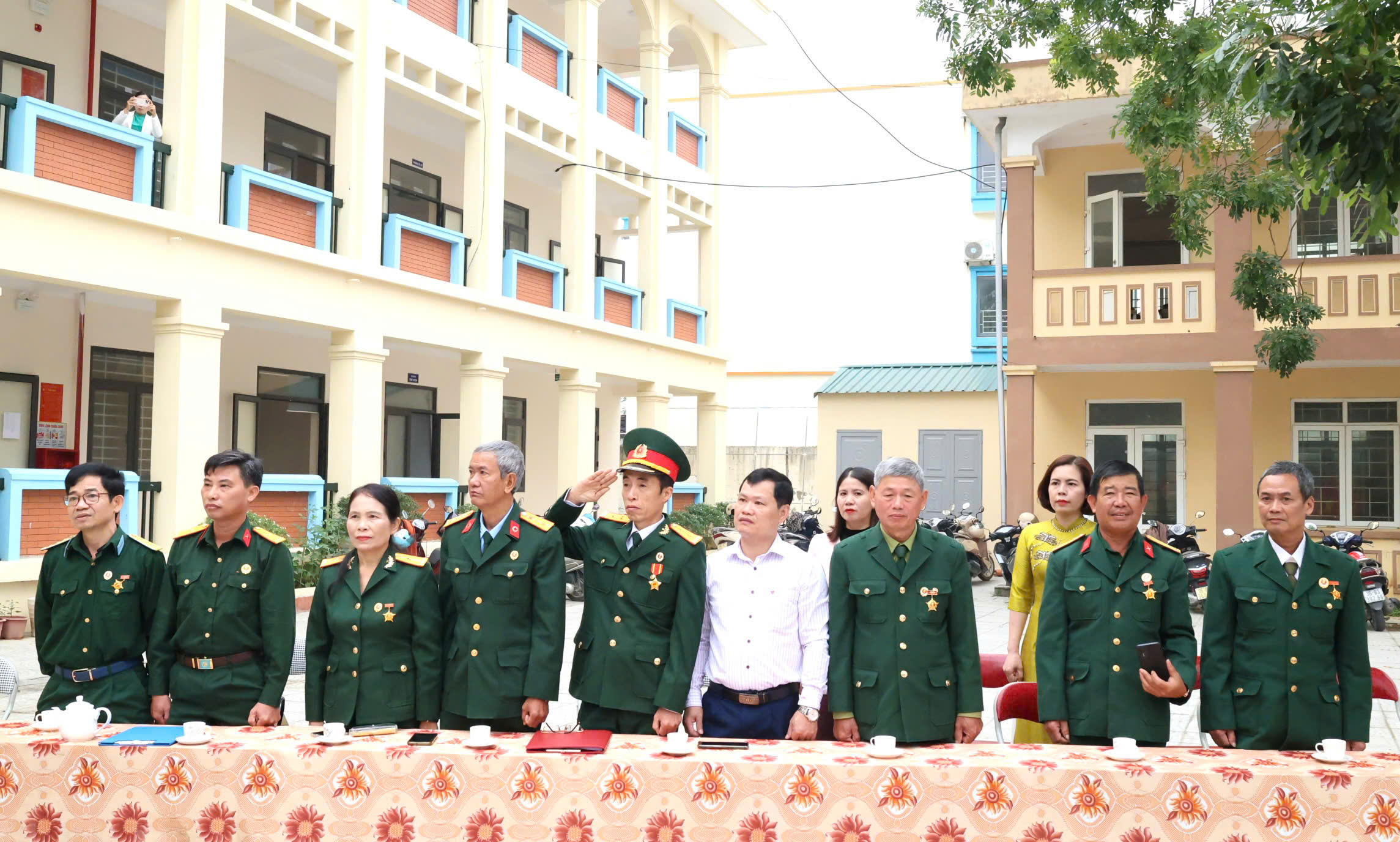 Anh-tin-bai