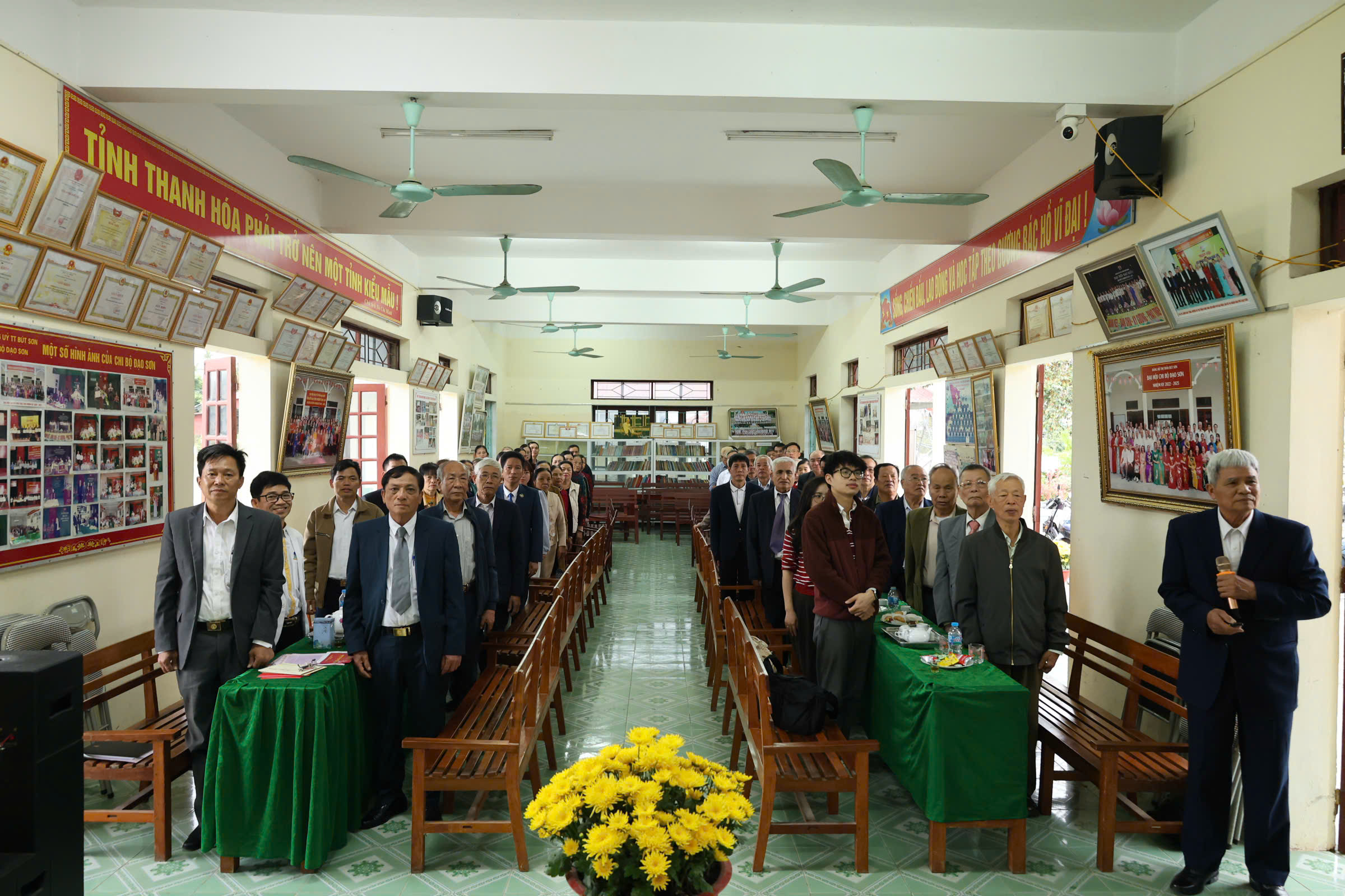 CÁC THÔN TRÊN ĐỊA BÀN XÃ HOẰNG HÓA DUY TRÌ NGHI LỄ CHÀO CỜ ĐẦU XUÂN NĂM MỚI BÍNH NGỌ 2026