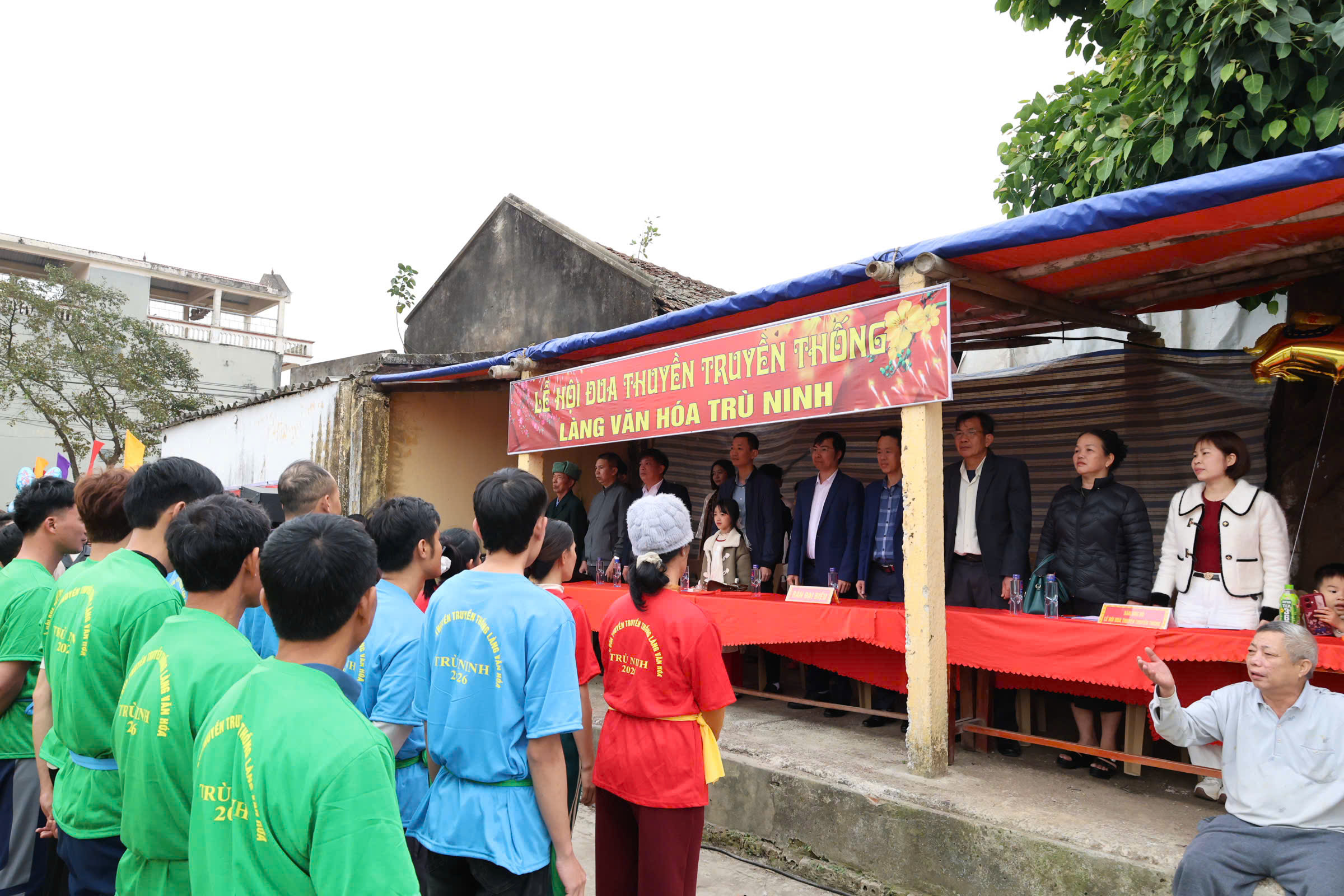 SÔI NỔI LỄ HỘI ĐUA THUYỀN THÔN TRÙ NINH – BẢN HÒA CA ĐẦU XUÂN TẠI XÃ HOẰNG HÓA