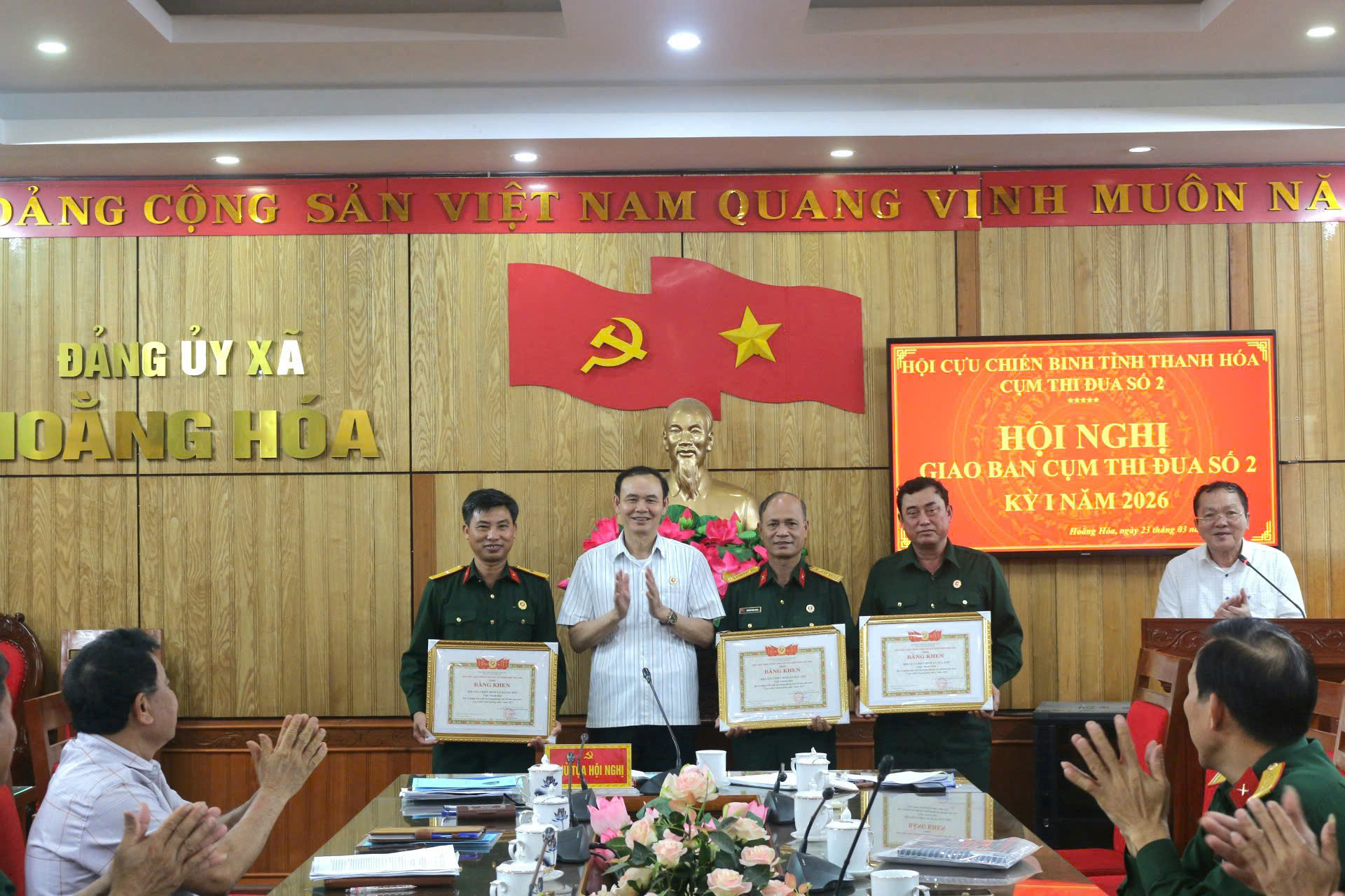 Anh-tin-bai