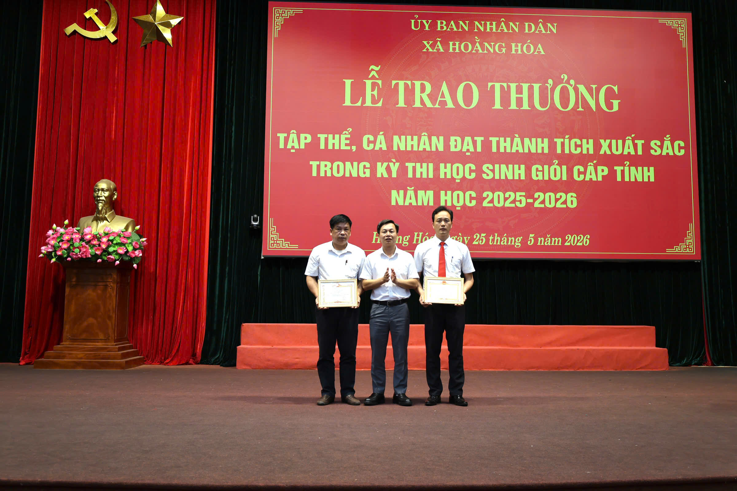Anh-tin-bai