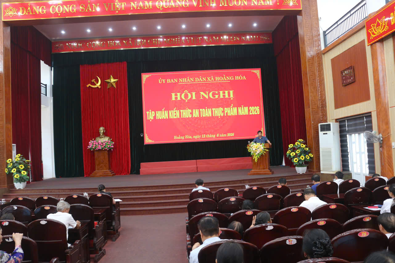 XÃ HOẰNG HÓA TỔ CHỨC TẬP HUẤN KIẾN THỨC AN TOÀN THỰC PHẨM, NÂNG CAO HIỆU QUẢ QUẢN LÝ VÀ BẢO VỆ  SỨC KHỎE NHÂN DÂN