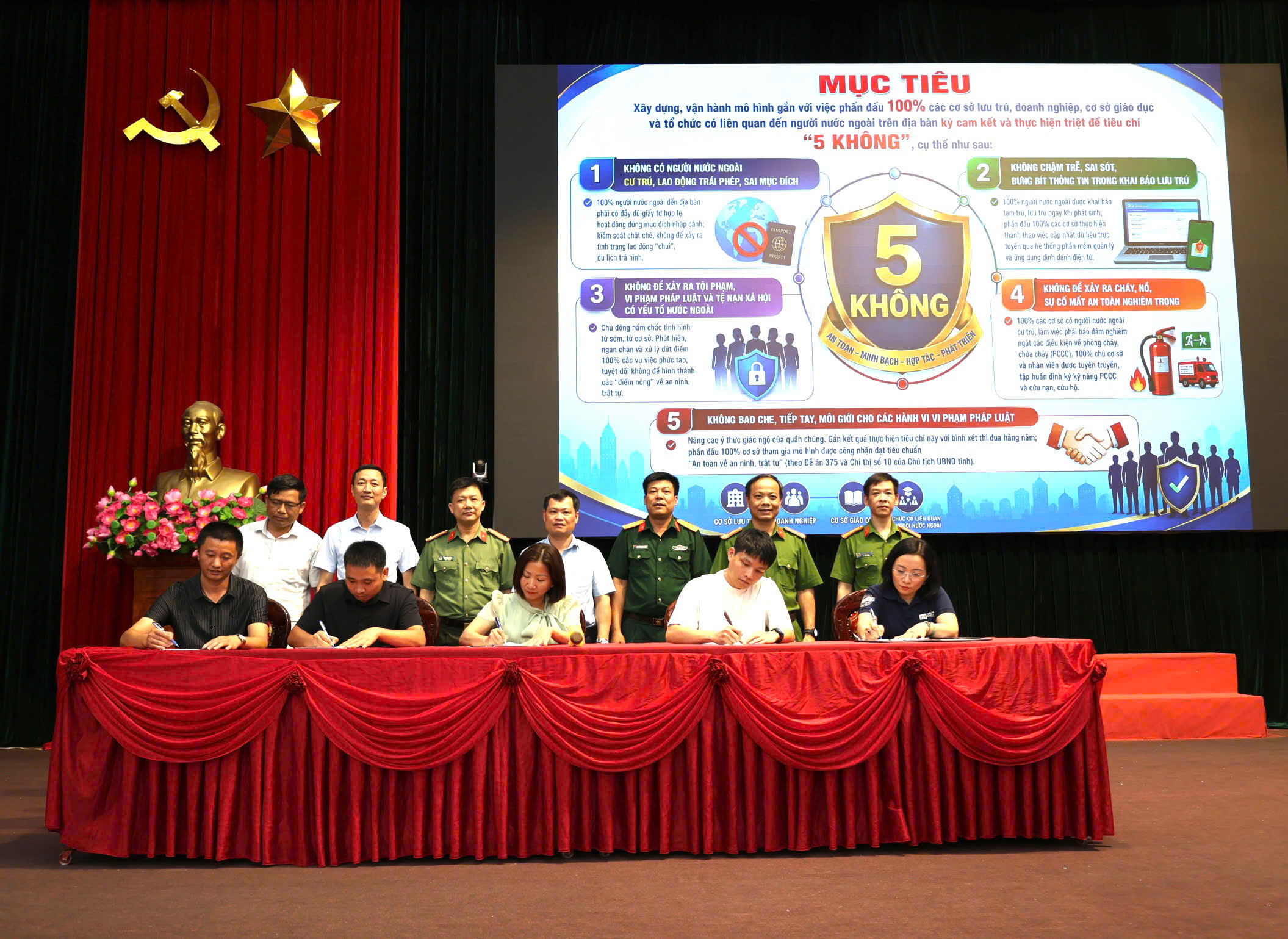 XÃ HOẰNG HÓA RA MẮT MÔ HÌNH “5 KHÔNG” TRONG QUẢN LÝ NGƯỜI NƯỚC NGOÀI