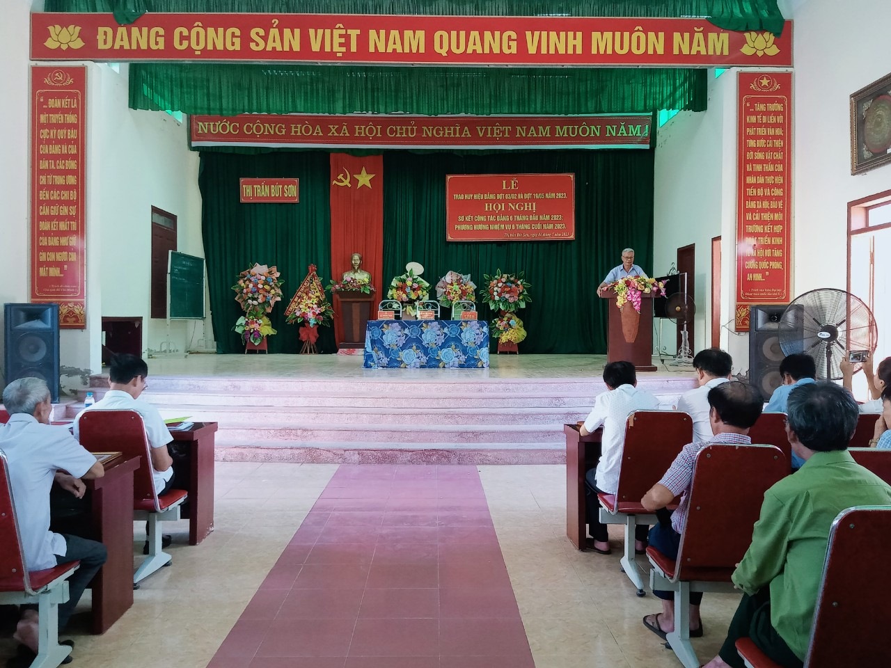 Lễ trao huy hiệu Đảng đợt 03/02 và đợt 19/5 năm 2023; Hội nghị Sơ kết công tác Đảng 6 tháng đầu năm, triển khai nhiệm vụ 6 tháng cuối năm 2023.