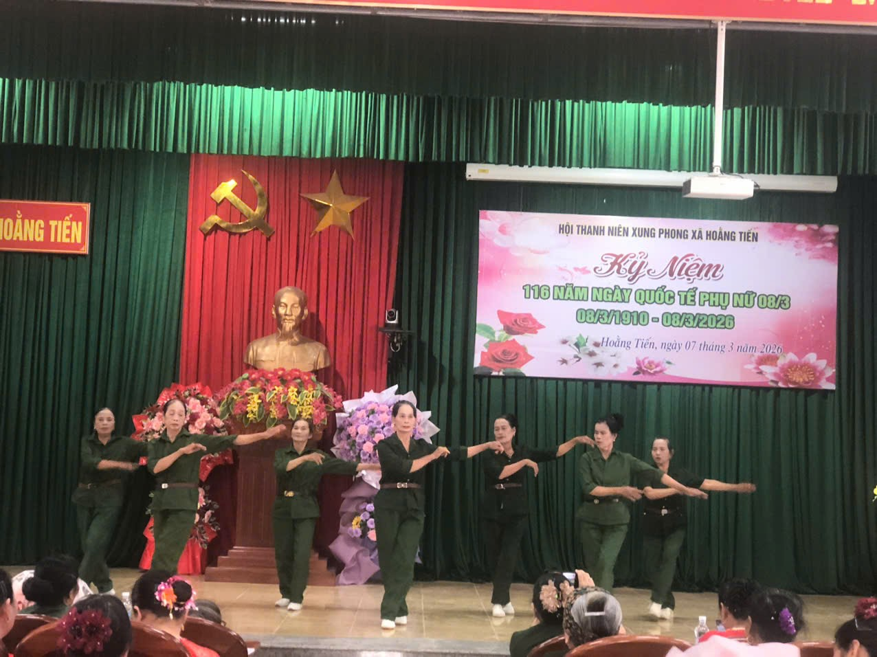  HỘI CỰU THANH NIÊN XUNG PHONG XÃ HOẰNG TIẾN TỌA ĐÀM KỶ NIỆM 116 NĂM NGÀY QUỐC TẾ PHỤ NỮ 8/3 