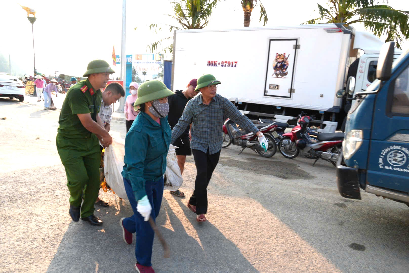 HOẰNG TIẾN ĐỒNG LOẠT RA QUÂN TỔNG VỆ SINH MÔI TRƯỜNG