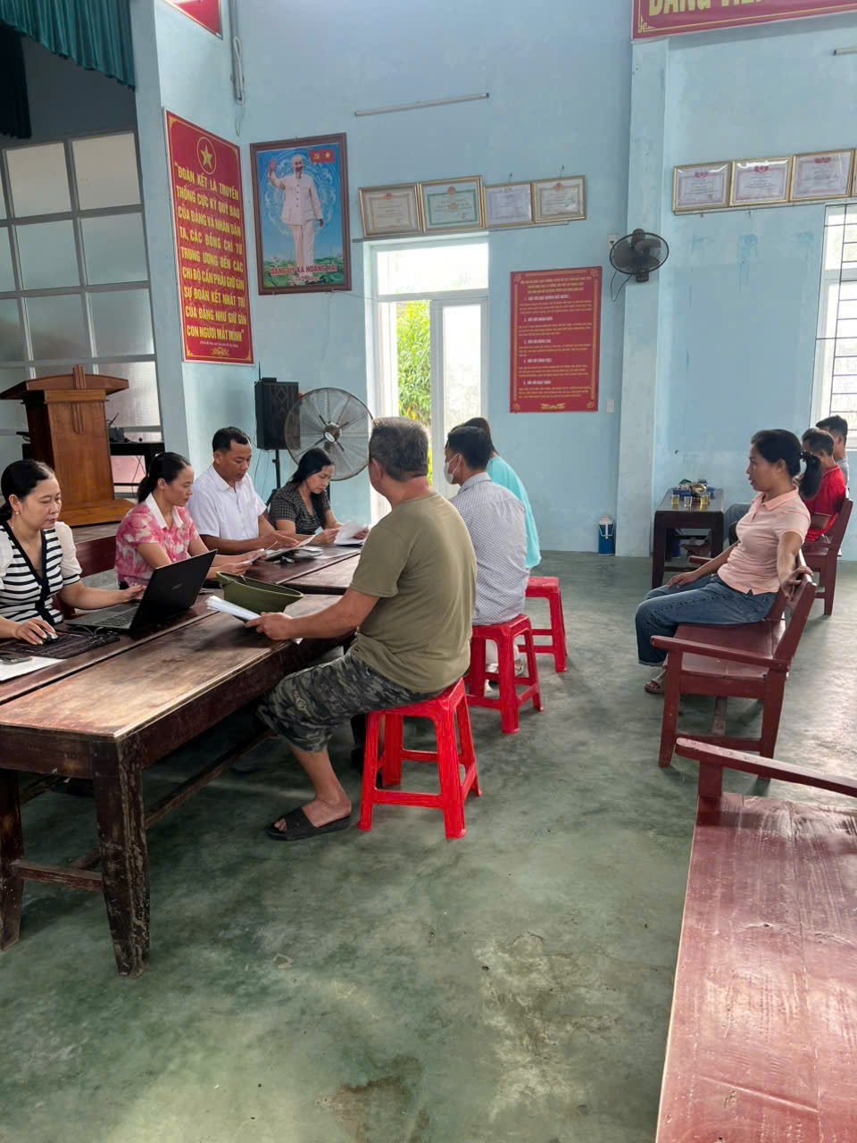 HOẰNG TIẾN ĐƯA DỊCH VỤ CÔNG LƯU ĐỘNG ĐẾN NGƯỜI DÂN THÔN AN LẠC