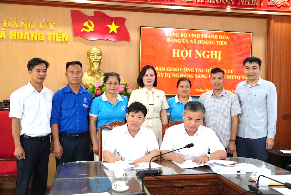 Đảng ủy xã Hoằng Tiến bàn giao nhiệm vụ tham mưu về công tác dân vận