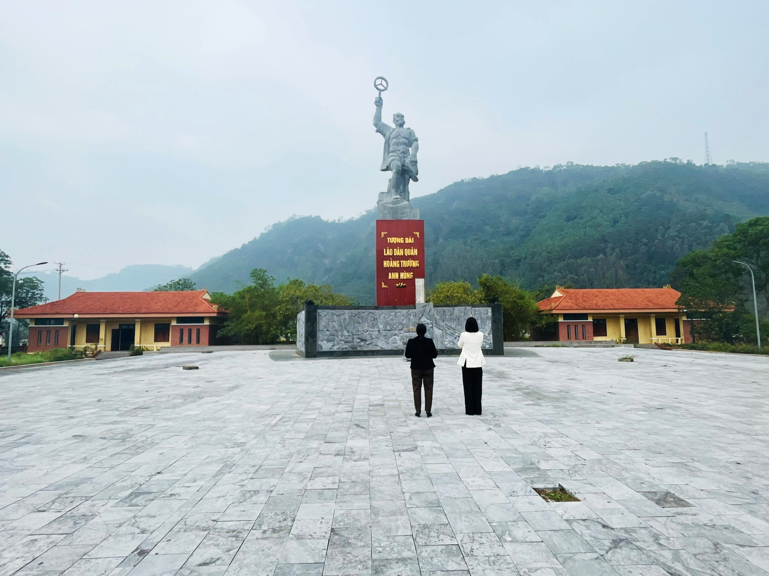Tượng đài lão dân quân Hoằng Trường – dấu ấn kiêu hùng bên cửa biển Lạch Trường