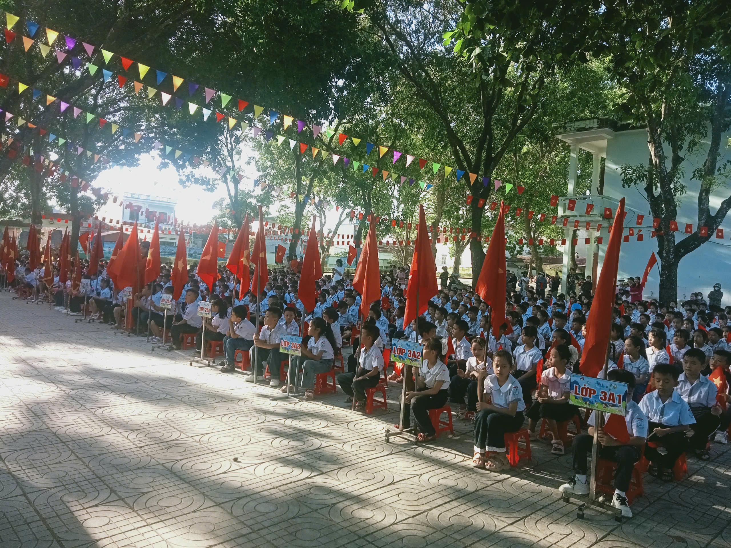 CÁC TRƯỜNG TRÊN ĐỊA BÀN XÃ HOẰNG TIẾN TƯNG BỪNG KHAI GIẢNG NĂM HỌC MỚI 2025 – 2026