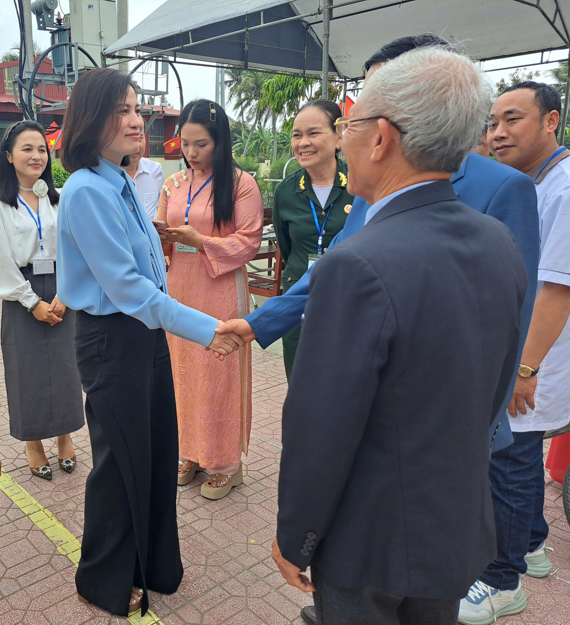 Anh-tin-bai