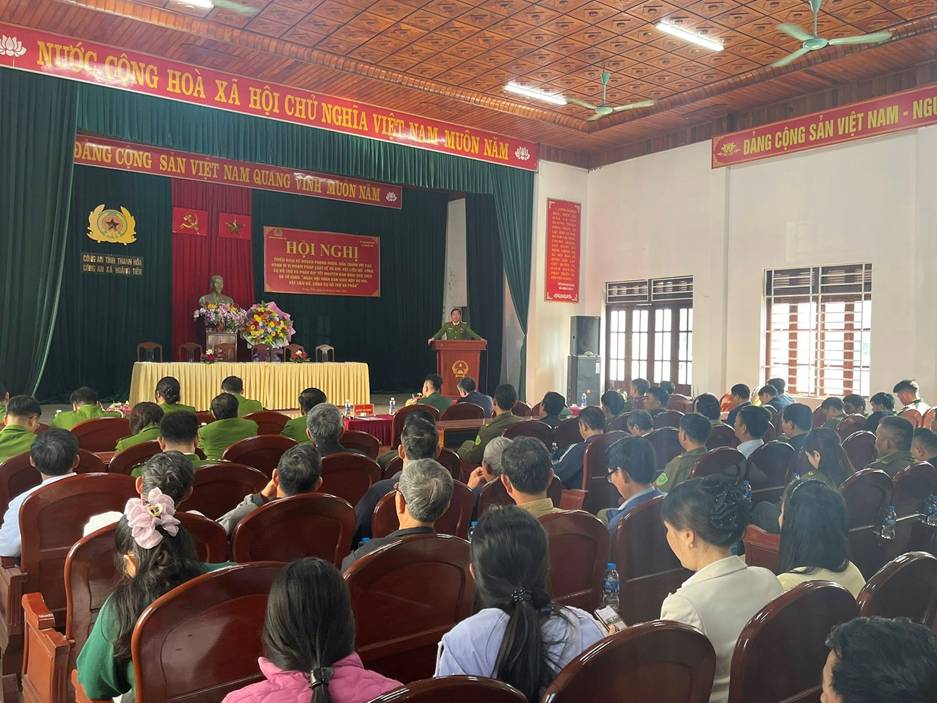 Có thể là hình ảnh về văn bản cho biết 'NUÓC_CÔNG Nuác CỘNG HOA XÃ HỘI cHй NGHIA VIÊN TANAM-MUON NAM B ĐANG CONG SAN SANVIET VIET NAM QUANG FRETUONNAM BANG CÔNG SAN VIỆT NAM- NG HỘINGHI'