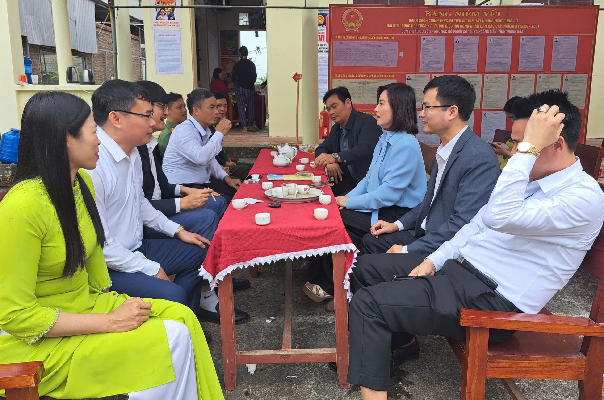 Xã Hoằng Tiến: Đồng chí Phó Bí thư Thường trực Đảng ủy xã kiểm tra, động viên công tác bầu cử tại các thôn