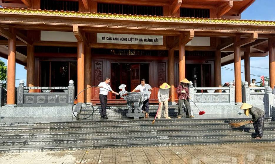 Có thể là hình ảnh về đền thờ và văn bản