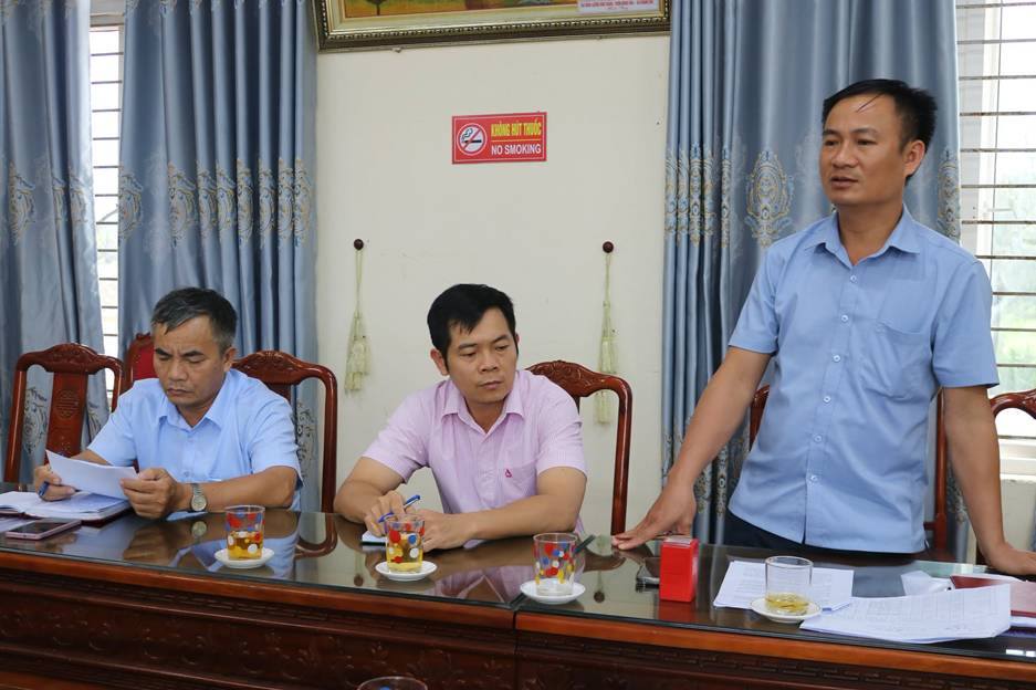 Có thể là hình ảnh về một hoặc nhiều người và văn bản