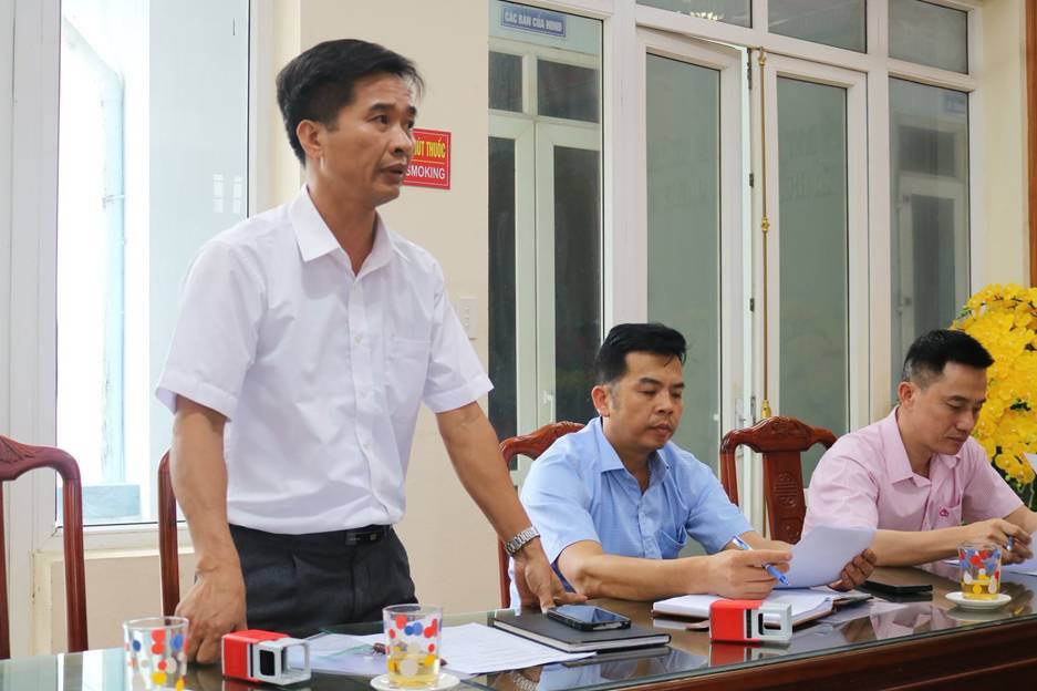 Có thể là hình ảnh về một hoặc nhiều người, bàn cờ và văn bản