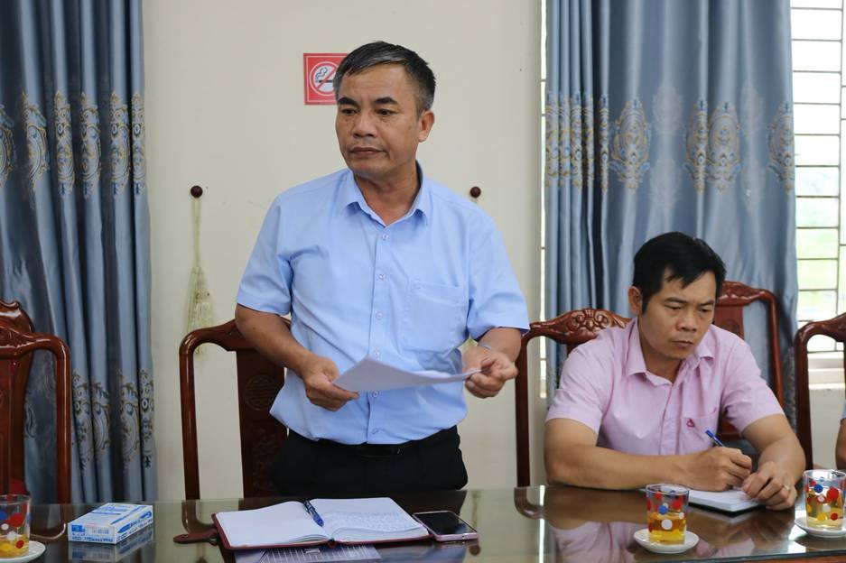 Có thể là hình ảnh về một hoặc nhiều người và văn bản