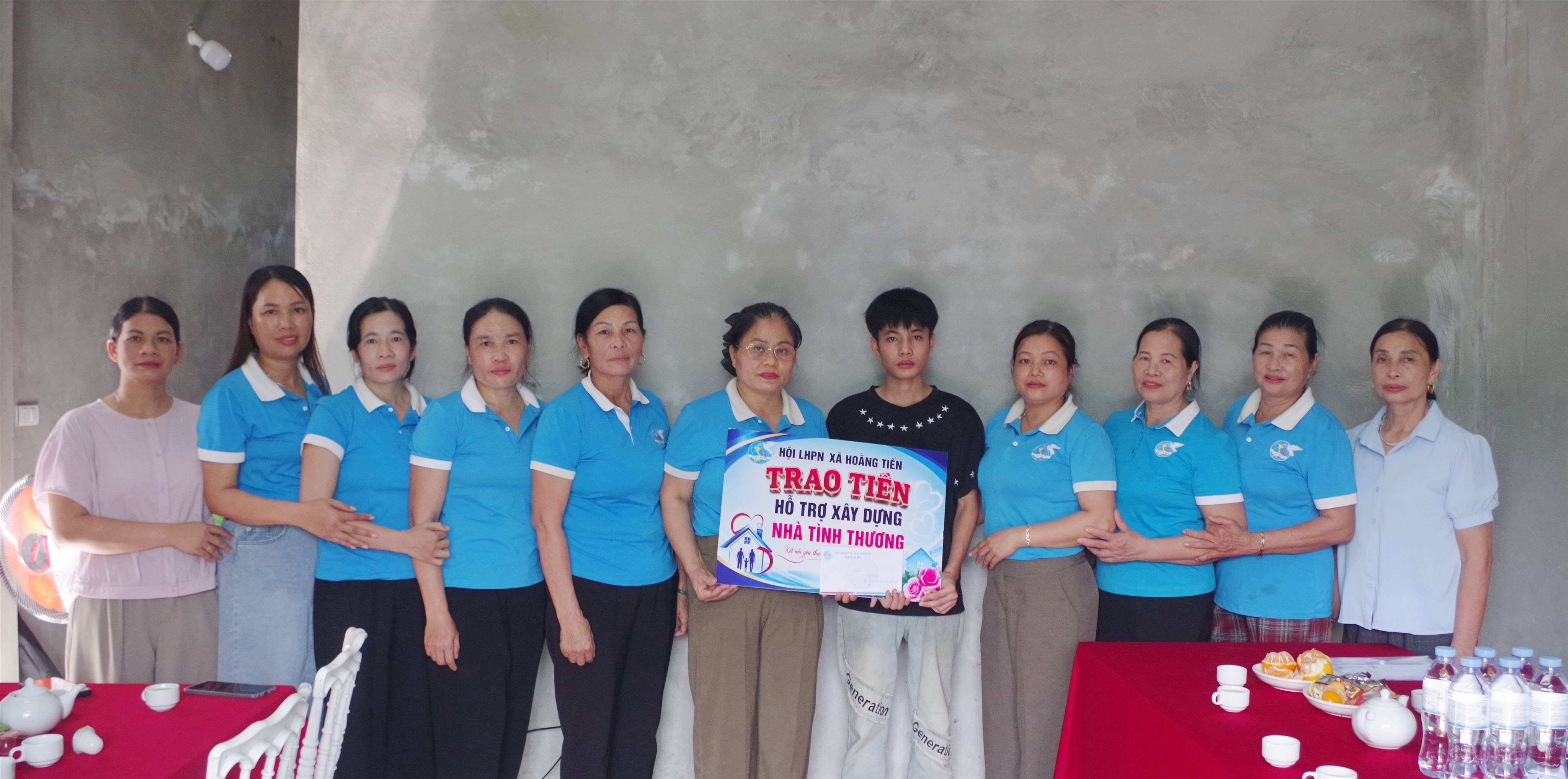 PHỤ NỮ XÃ HOẰNG TIẾN CHUNG TAY KẾT NỐI, VẬN ĐỘNG HỖ TRỢ XÂY DỰNG NHÀ TÌNH THƯƠNG CHO HAI ANH EM CÓ HOÀN CẢNH ĐẶC BIỆT KHÓ KHĂN