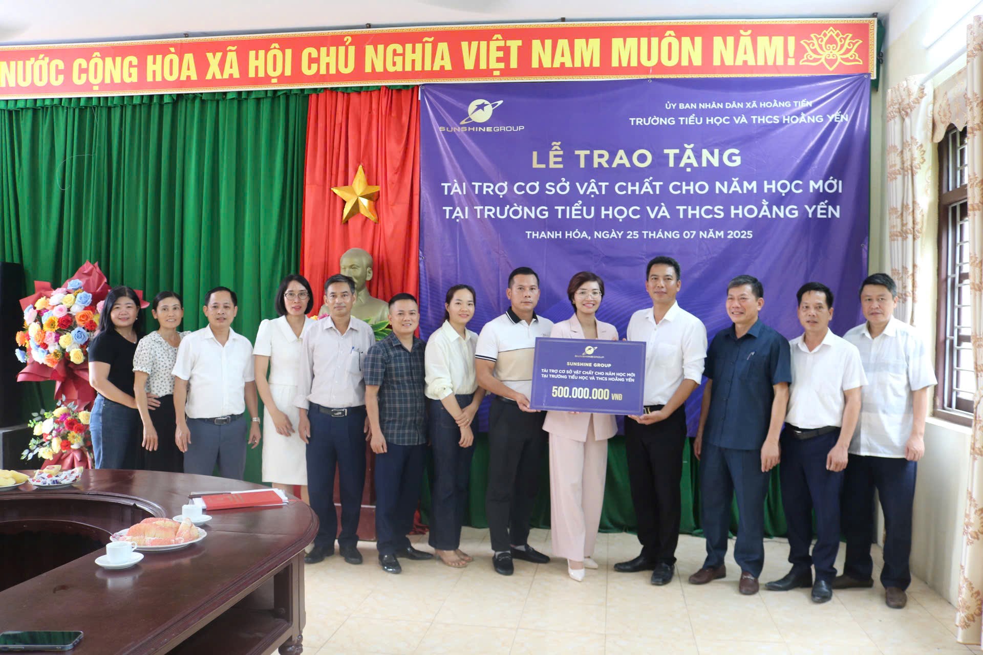 TRAO TẶNG TÀI TRỢ CƠ SỞ VẬT CHẤT CHO NĂM HỌC MỚI TẠI TRƯỜNG TIỂU HỌC VÀ THCS HOÀNG YẾN