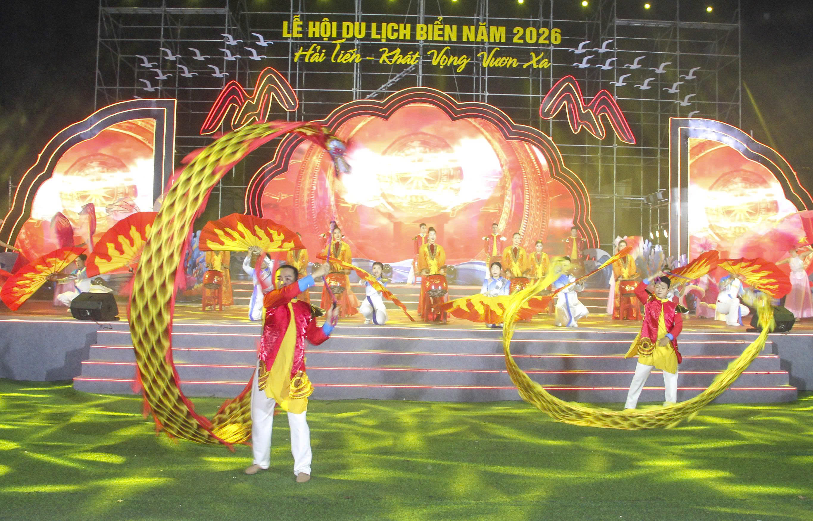 SÔI ĐỘNG KHAI MẠC LỄ HỘI DU LỊCH BIỂN HẢI TIẾN 2026: KHƠI DẬY KHÁT VỌNG VƯƠN XA