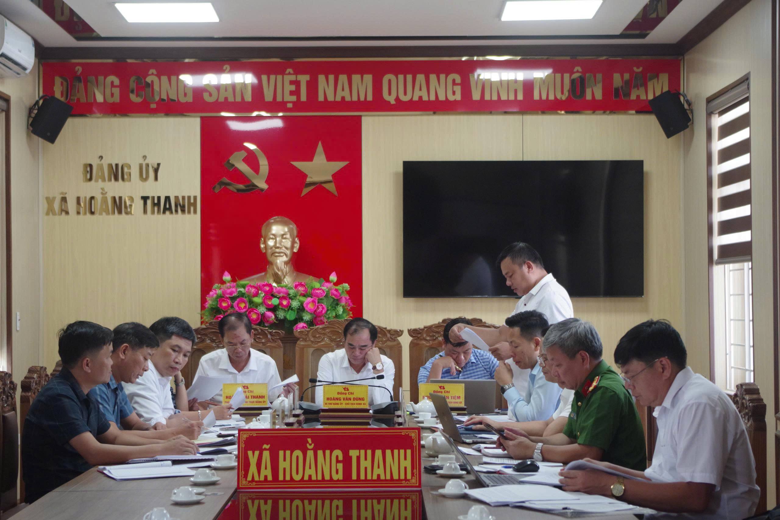 THƯỜNG TRỰC ĐẢNG ỦY XÃ HOẰNG THANH TỔ CHỨC HỘI NGHỊ BAN THƯỜNG VỤ, XEM XÉT, CHO Ý KIẾN ĐỐI VỚI DỰ THẢO ĐỀ ÁN SẮP XẾP CÁC TRƯỜNG MẦM NON, PHỔ THÔNG CÔNG LẬP TRÊN ĐỊA BÀN XÃ