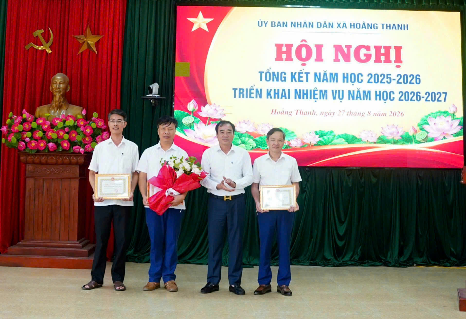 Anh-tin-bai