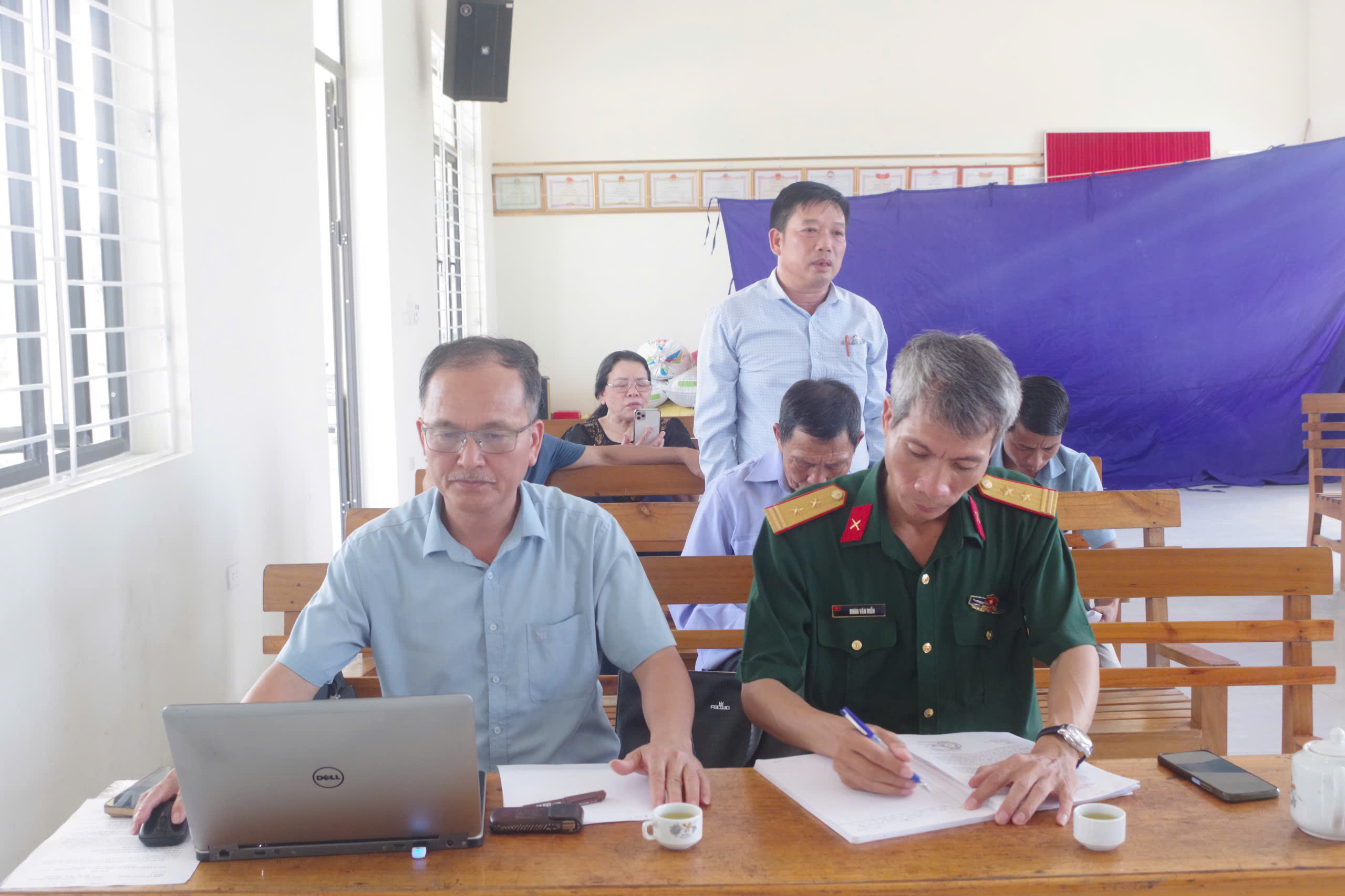 Anh-tin-bai