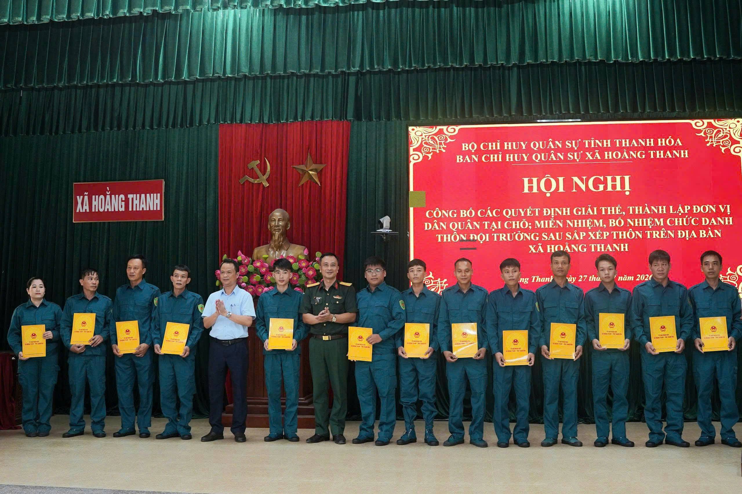 BAN CHỈ HUY QUÂN SỰ XÃ HOẰNG THANH TỔ CHỨC HỘI NGHỊ CÔNG BỐ CÁC QUYẾT ĐỊNH VỀ TỔ CHỨC LỰC LƯỢNG DÂN QUÂN TẠI CHỖ SAU SẮP XẾP THÔN