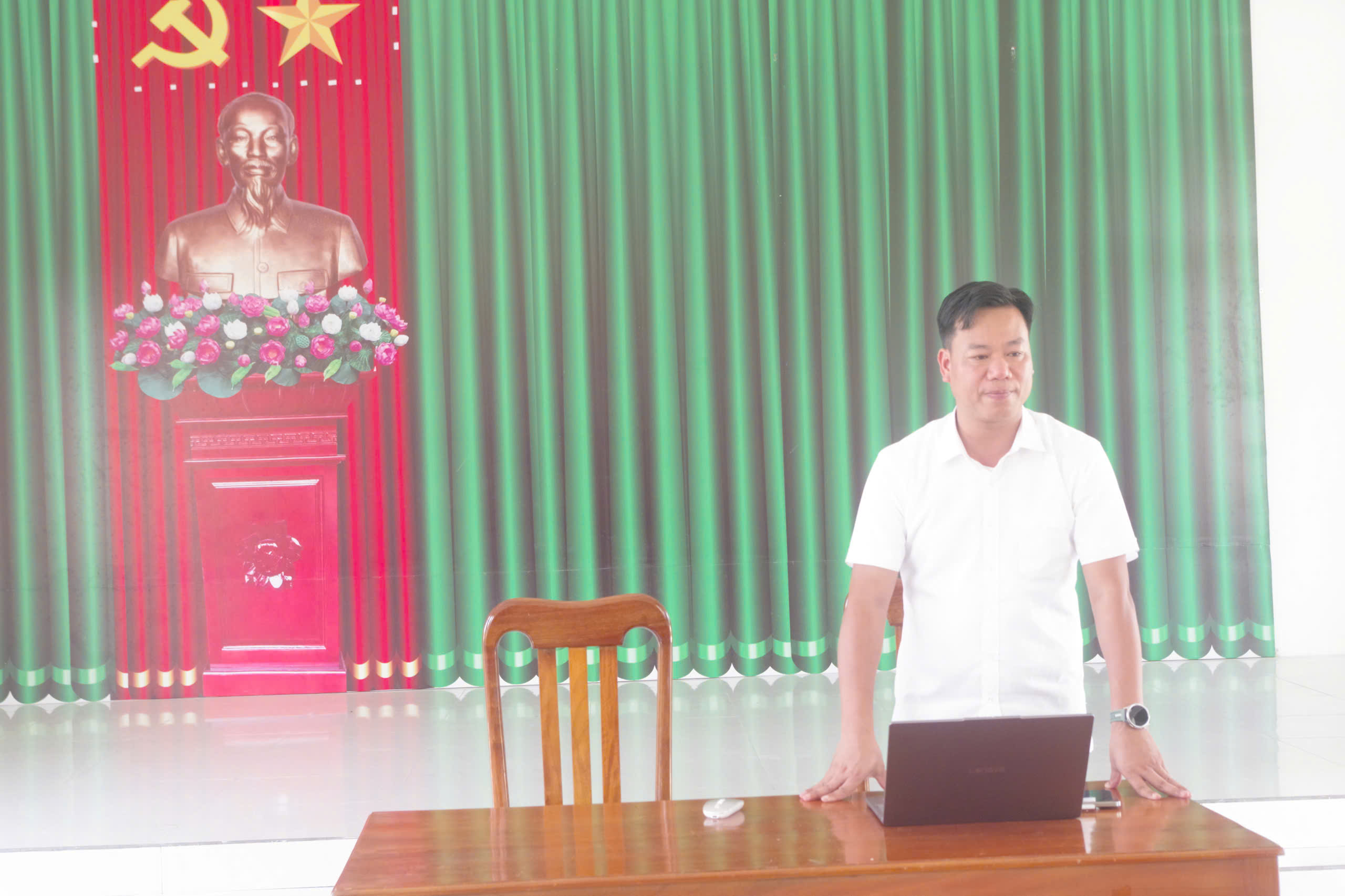 HOẰNG THANH: CHỦ TỊCH UBND XÃ LÀM VIỆC VỚI CÁC THÔN THUỘC ĐỊA BÀN HOẰNG NGỌC CŨ VỀ PHÁT TRIỂN KINH TẾ - XÃ HỘI VÀ QUỐC PHÒNG - AN NINH