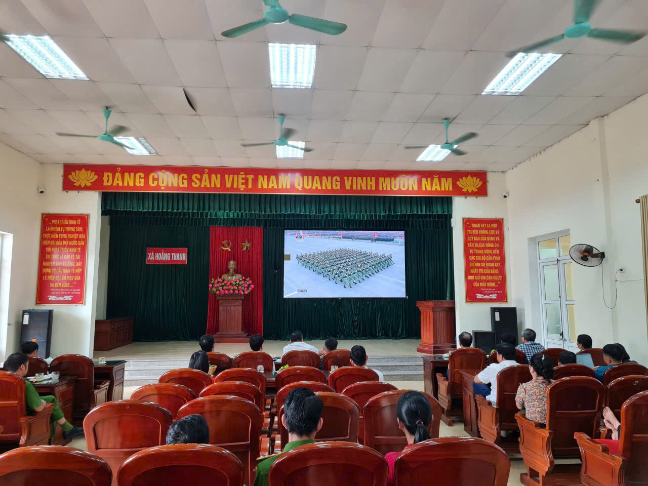 Xã Hoằng Thanh tưng bừng tổ chức xem diễu binh, diễu hành mừng 80 năm Quốc khánh