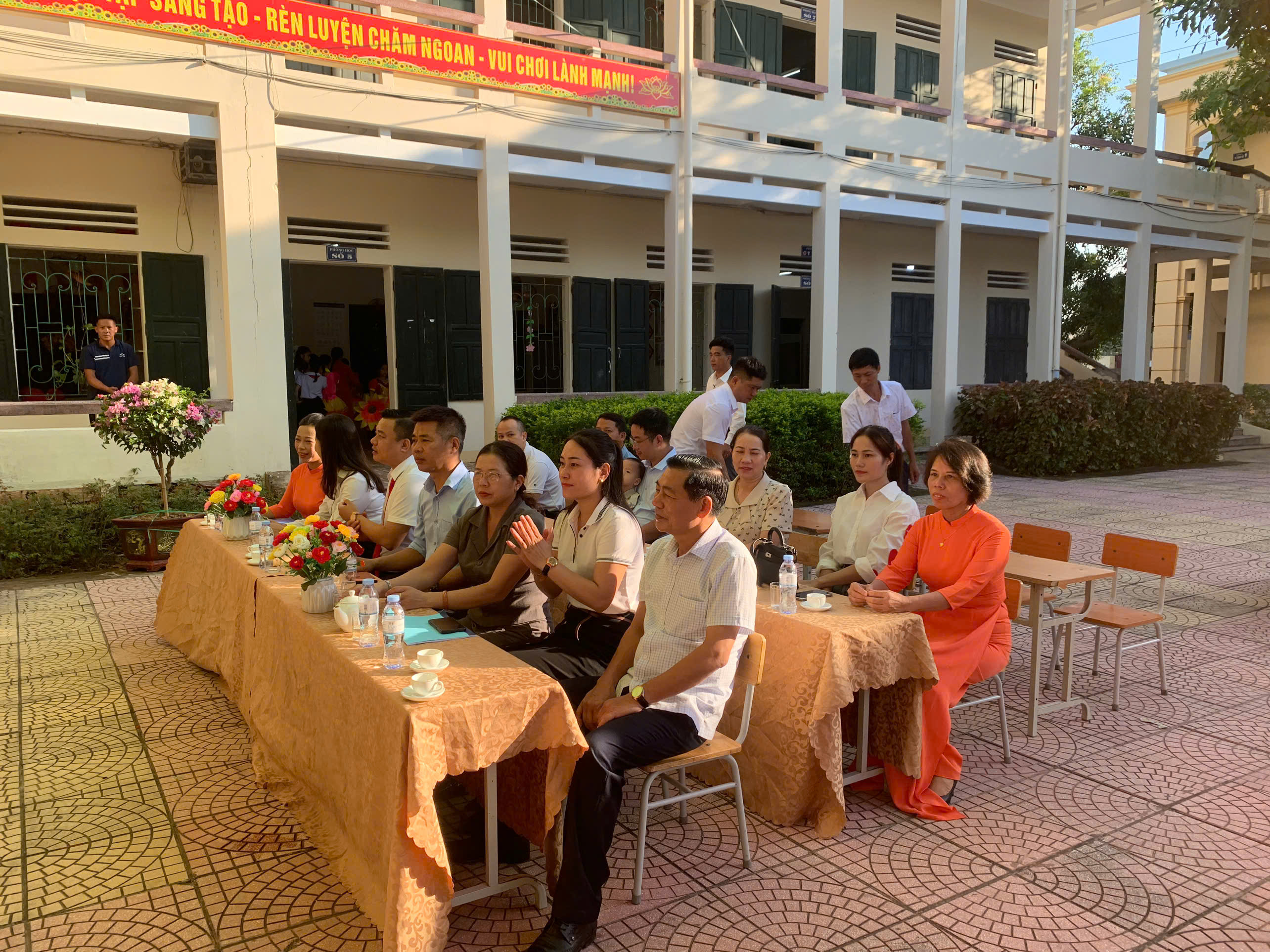 Anh-tin-bai
