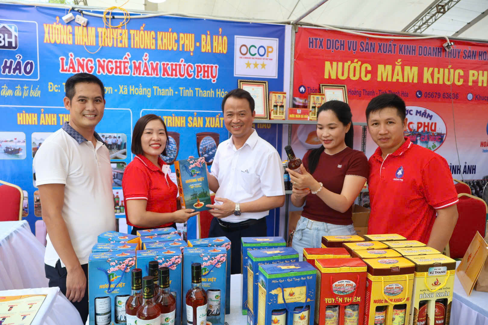 HTX NƯỚC MẮM KHÚC PHỤ, XÃ HOẰNG THANH THAM GIA PHIÊN CHỢ NÔNG SẢN THỰC PHẨM AN TOÀN TỈNH THANH HÓA NĂM 2025