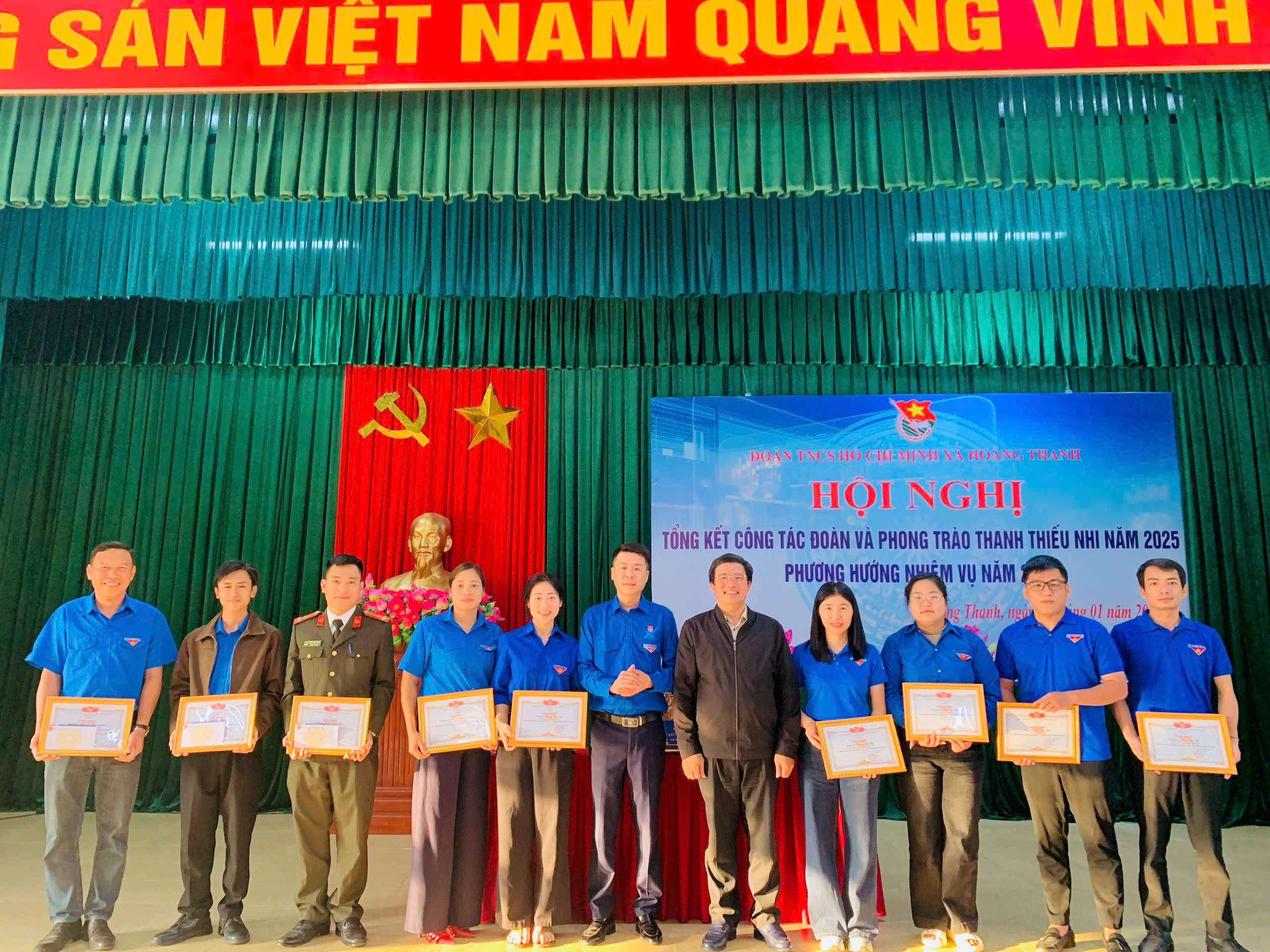Anh-tin-bai